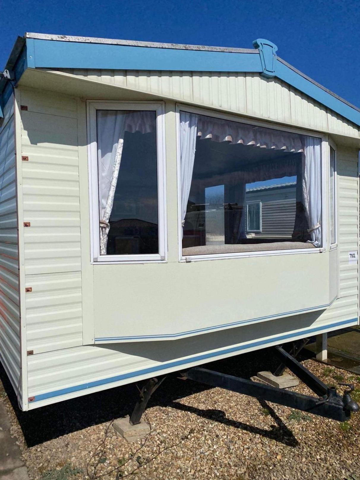 Golden Palm 8 Birth Caravan TM2 view 4