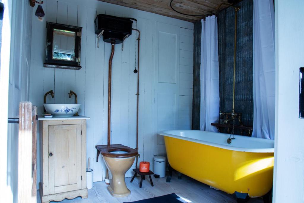 The cabin at Abberley Glamping view 2