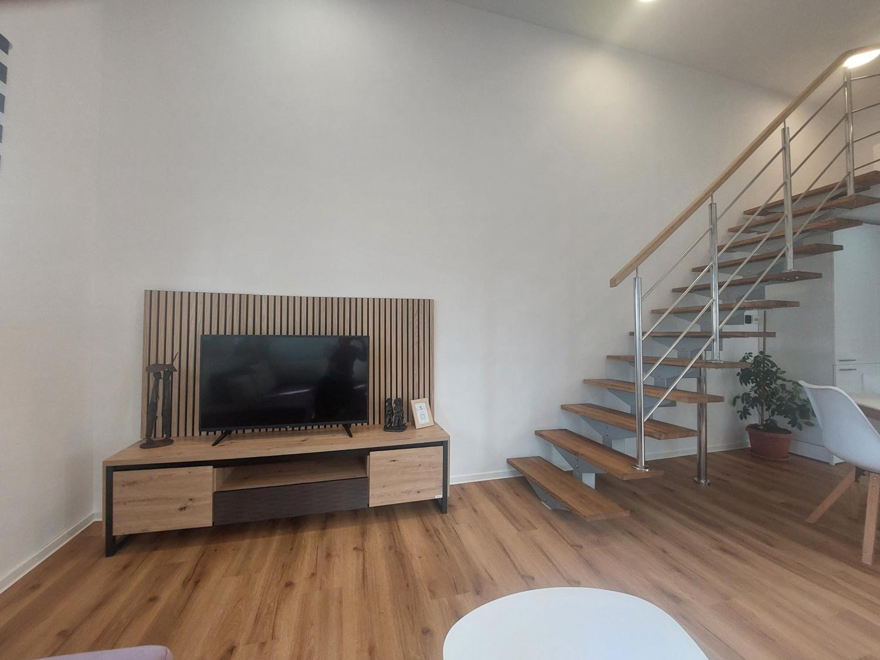 SPRING and SUMMER cosy family apartment near Ljubljana & parking view 4