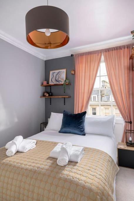 Beautiful apartment in Bath view 2