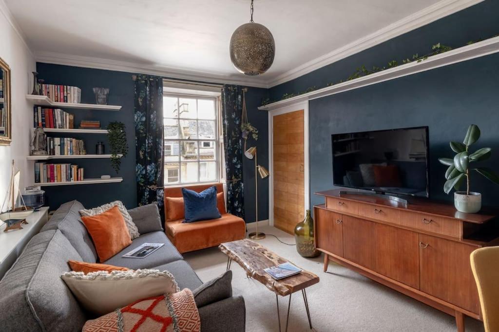 Beautiful apartment in Bath view 5
