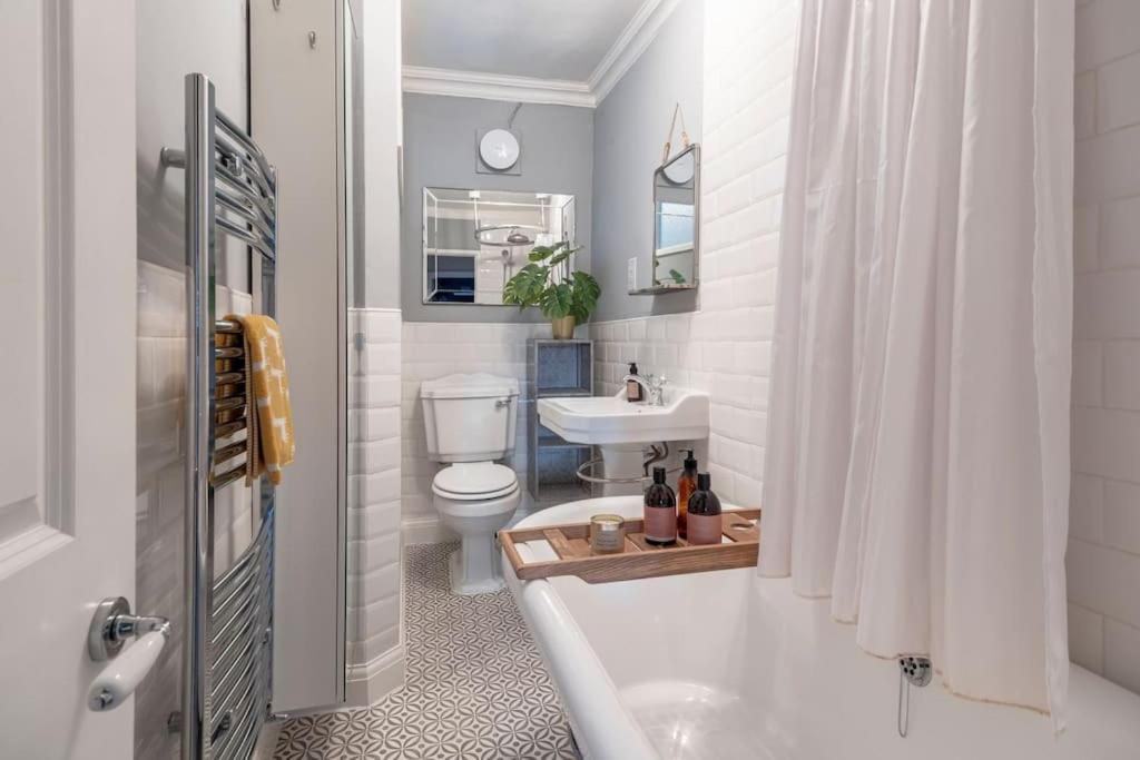 Beautiful apartment in Bath view 3