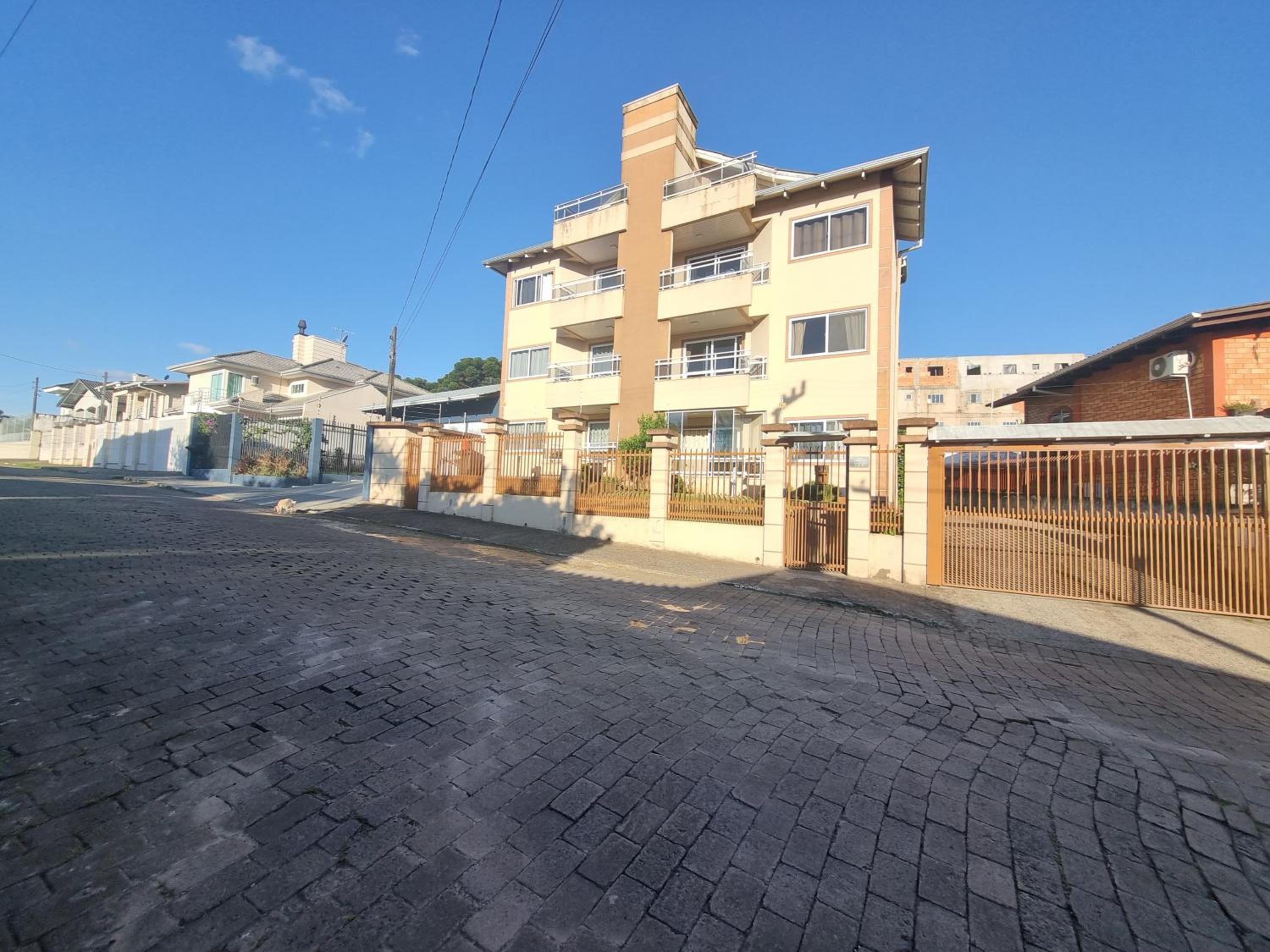 Residencial Cristina's-Apartamentos de 2-3 Quartos equipados com WiFi Garagem-Excelente Localização