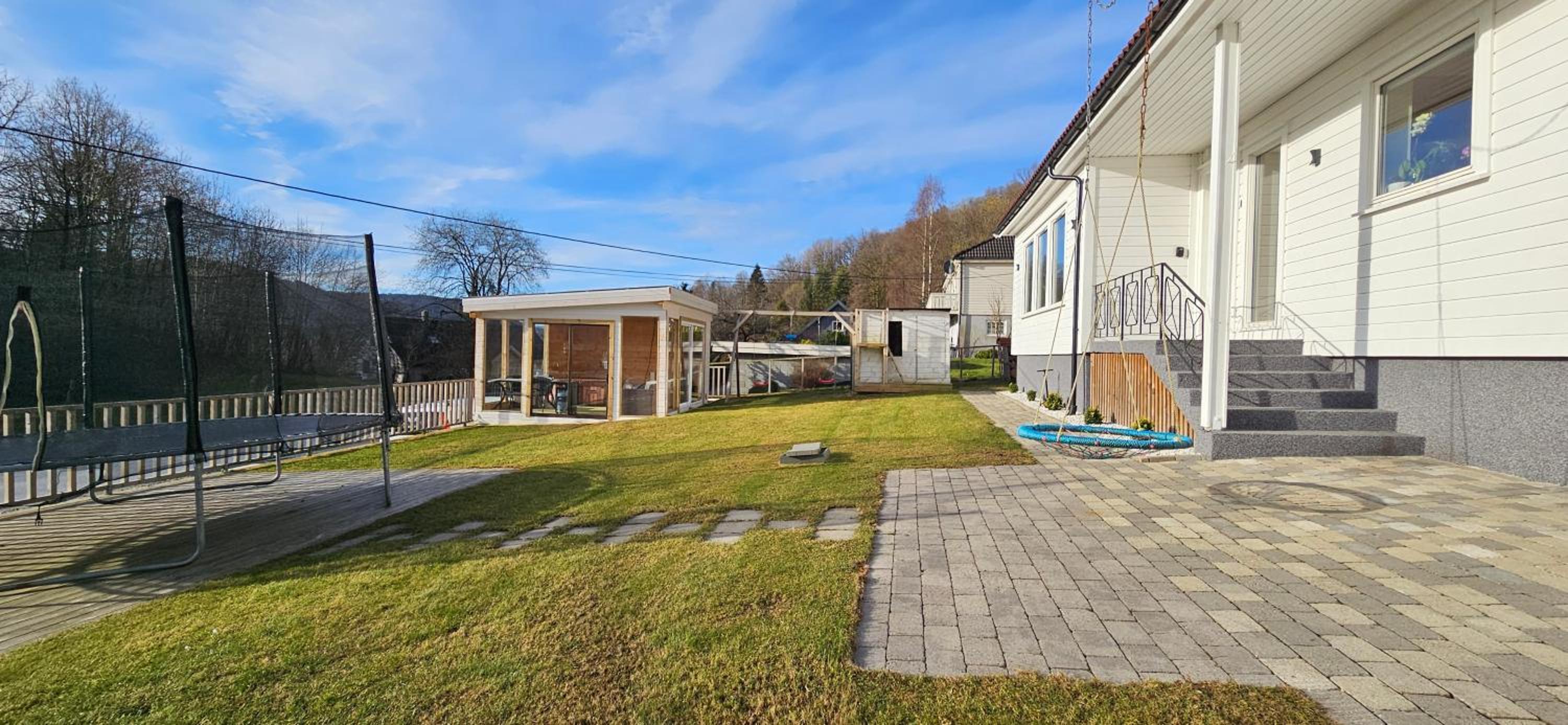 Familie bolig med hage view 3
