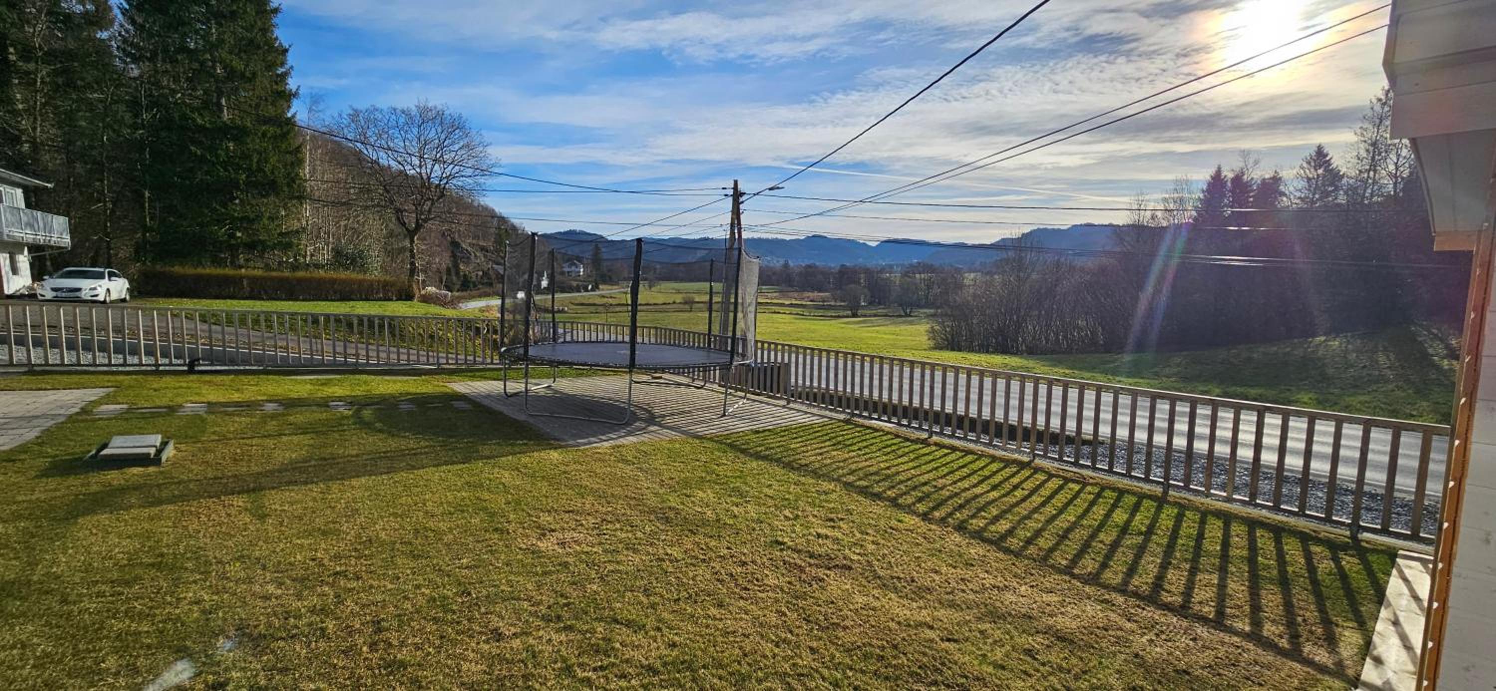 Familie bolig med hage view 5