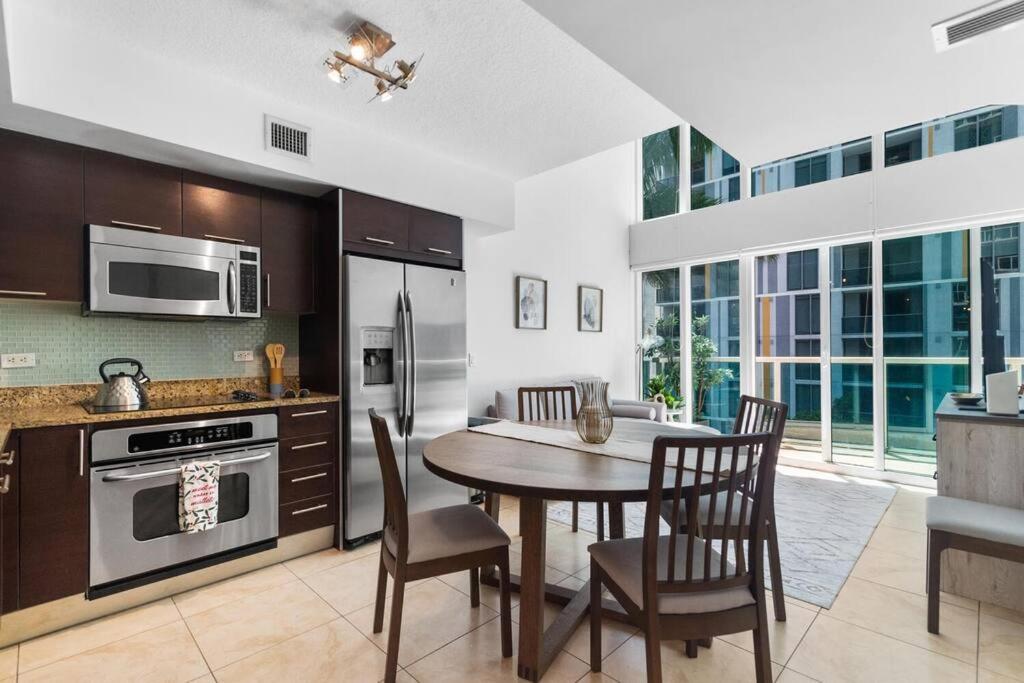 Brickell 2 Story Luxury Getaway With Pool
