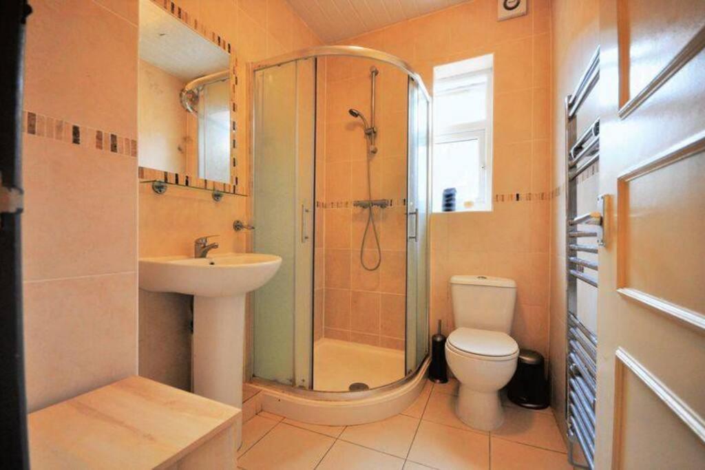 Apartment with garden 4 stop to Holland Park