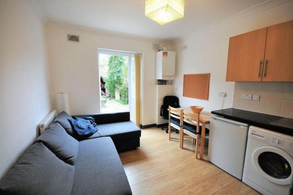 Apartment with garden 4 stop to Holland Park