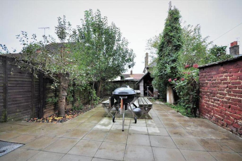 Apartment with garden 4 stop to Holland Park