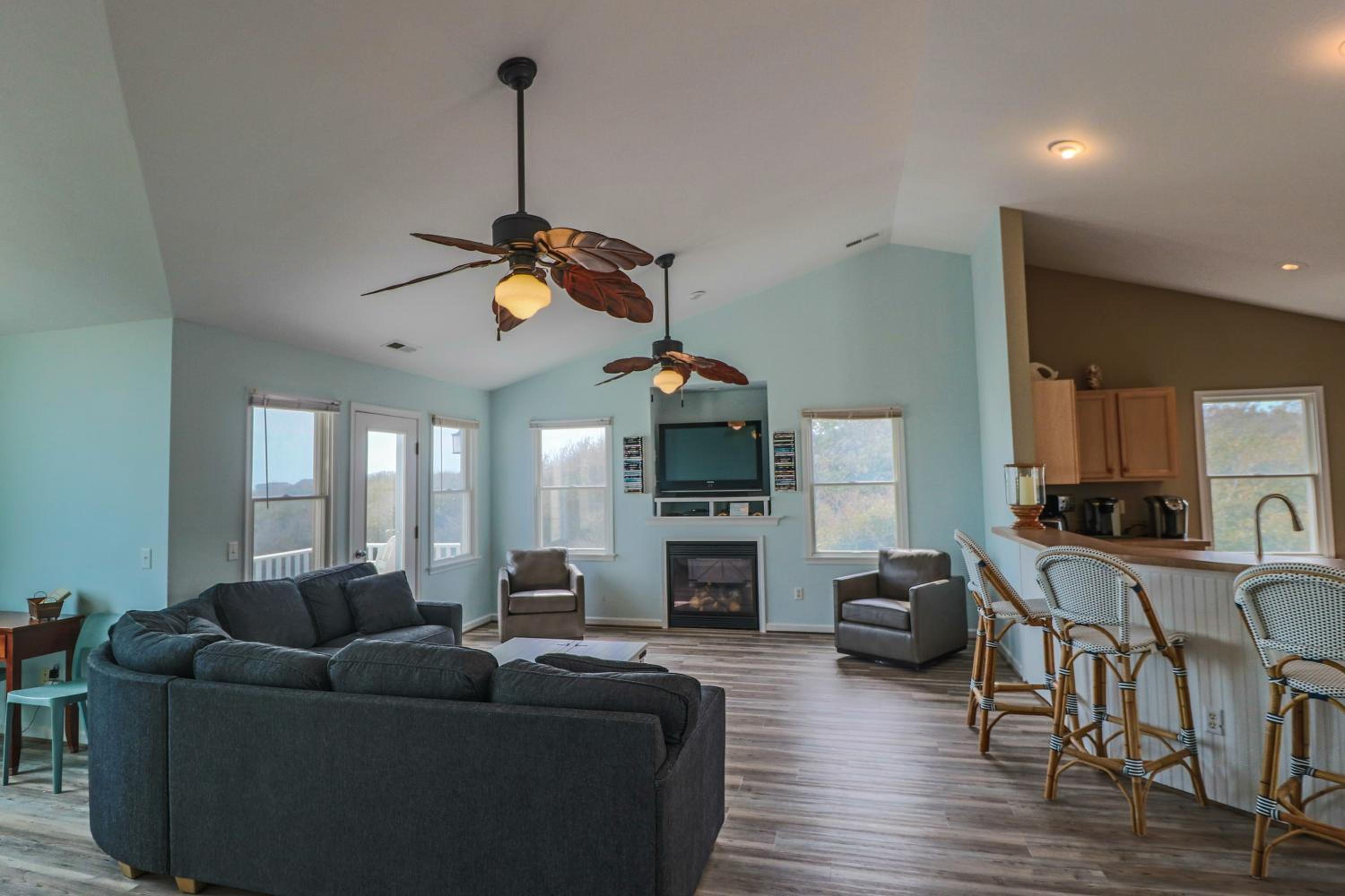 King BEEch - Southern Shores, 300 Yds to Beach, Ocean View, Pool, Hot Hub, Fenced Yard