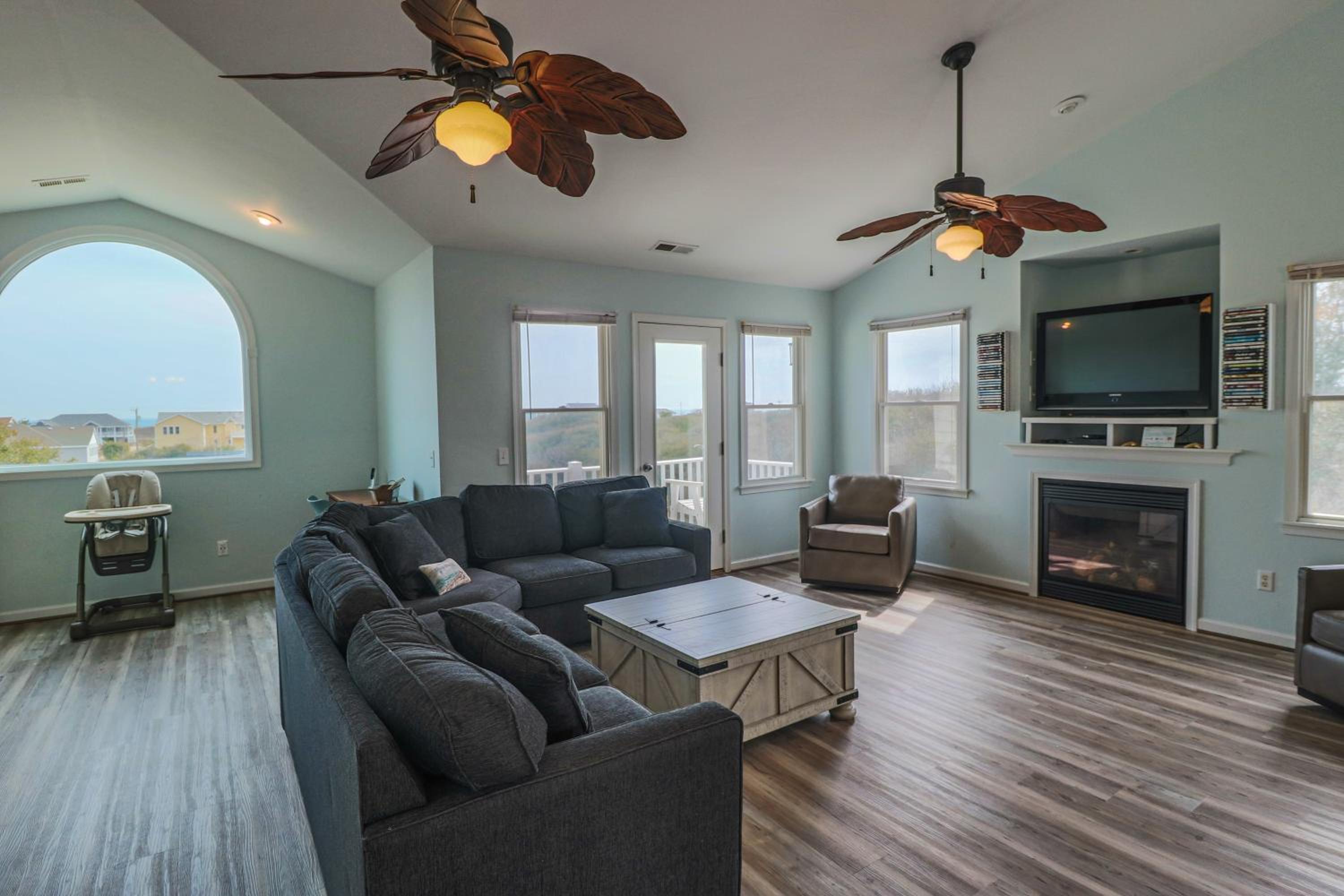 King BEEch - Southern Shores, 300 Yds to Beach, Ocean View, Pool, Hot Hub, Fenced Yard