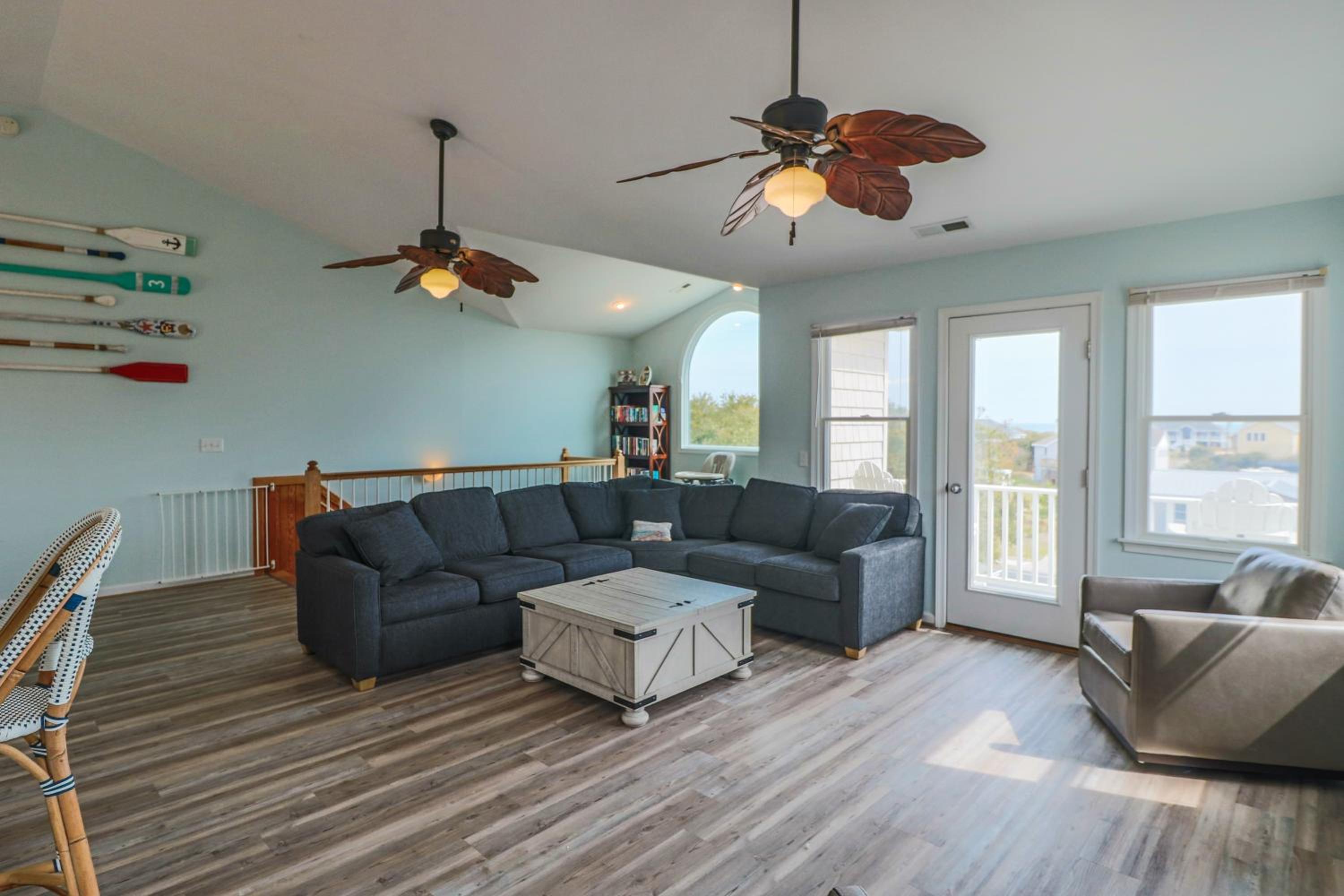King BEEch - Southern Shores, 300 Yds to Beach, Ocean View, Pool, Hot Hub, Fenced Yard