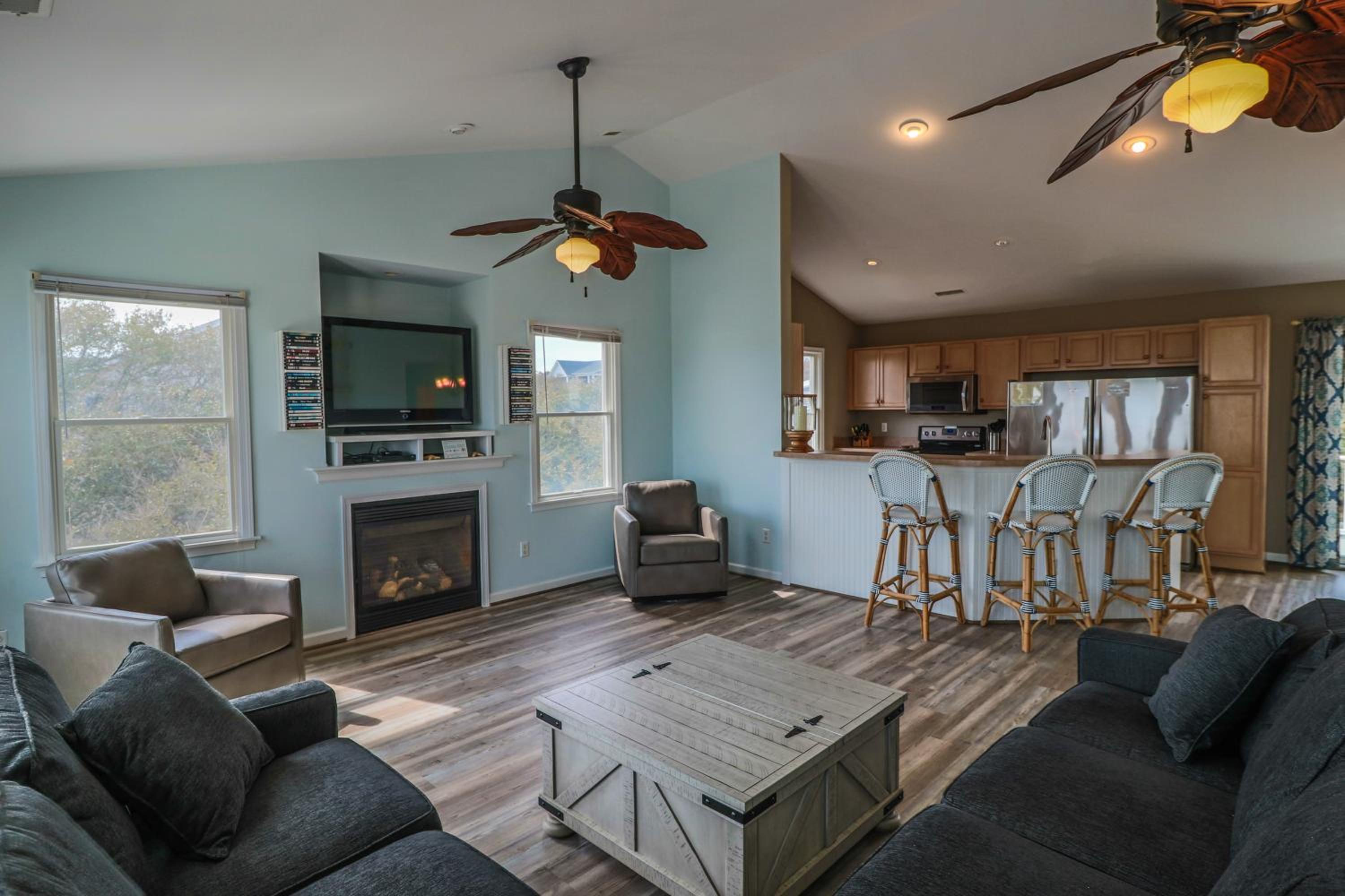 King BEEch - Southern Shores, 300 Yds to Beach, Ocean View, Pool, Hot Hub, Fenced Yard