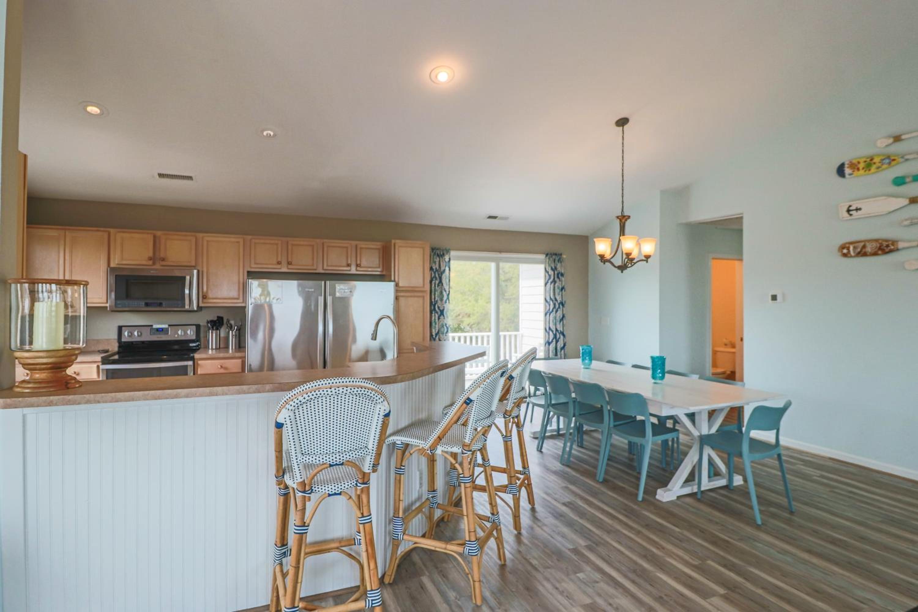 King BEEch - Southern Shores, 300 Yds to Beach, Ocean View, Pool, Hot Hub, Fenced Yard