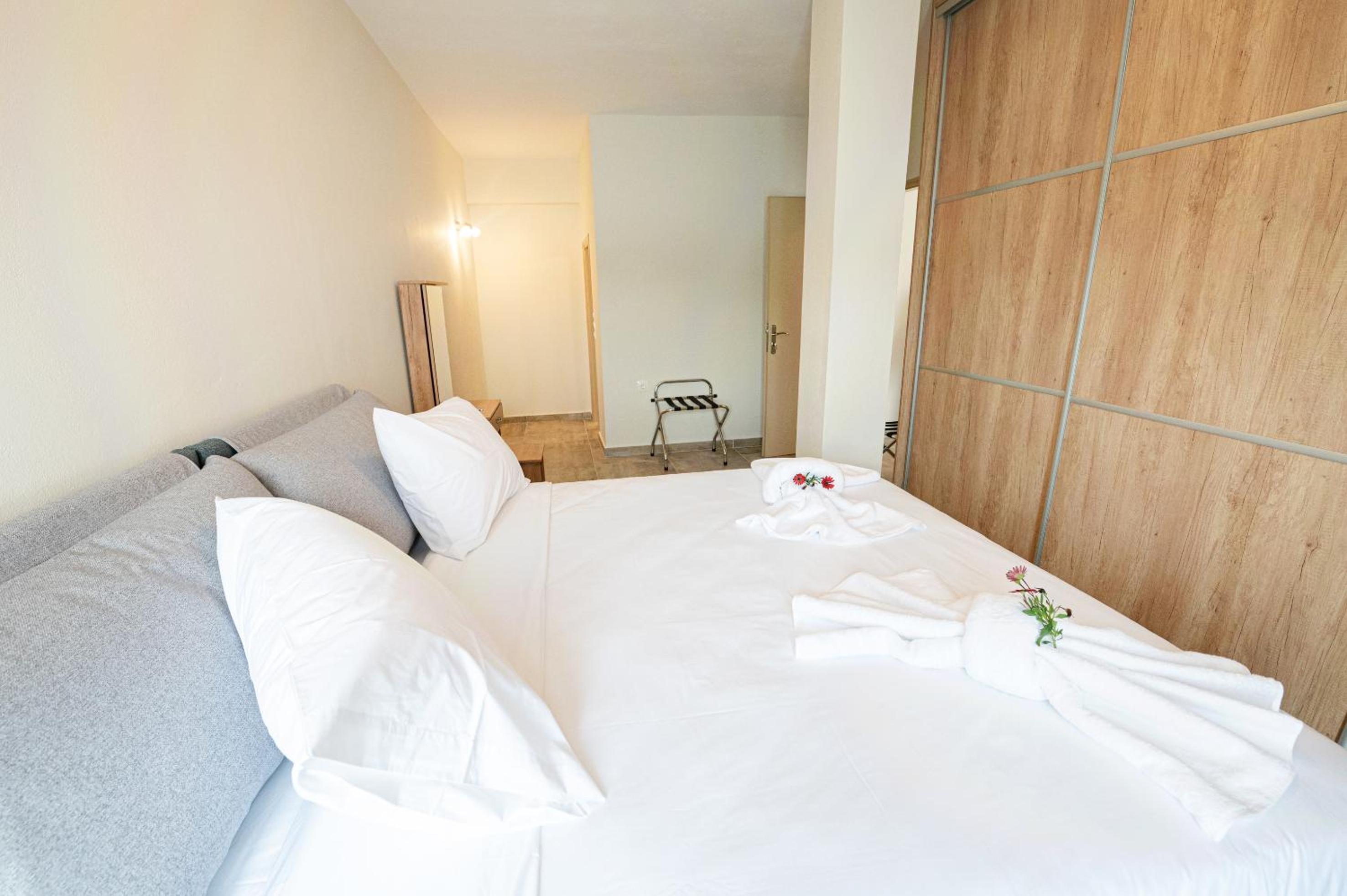 XENIOS APARTMENTS