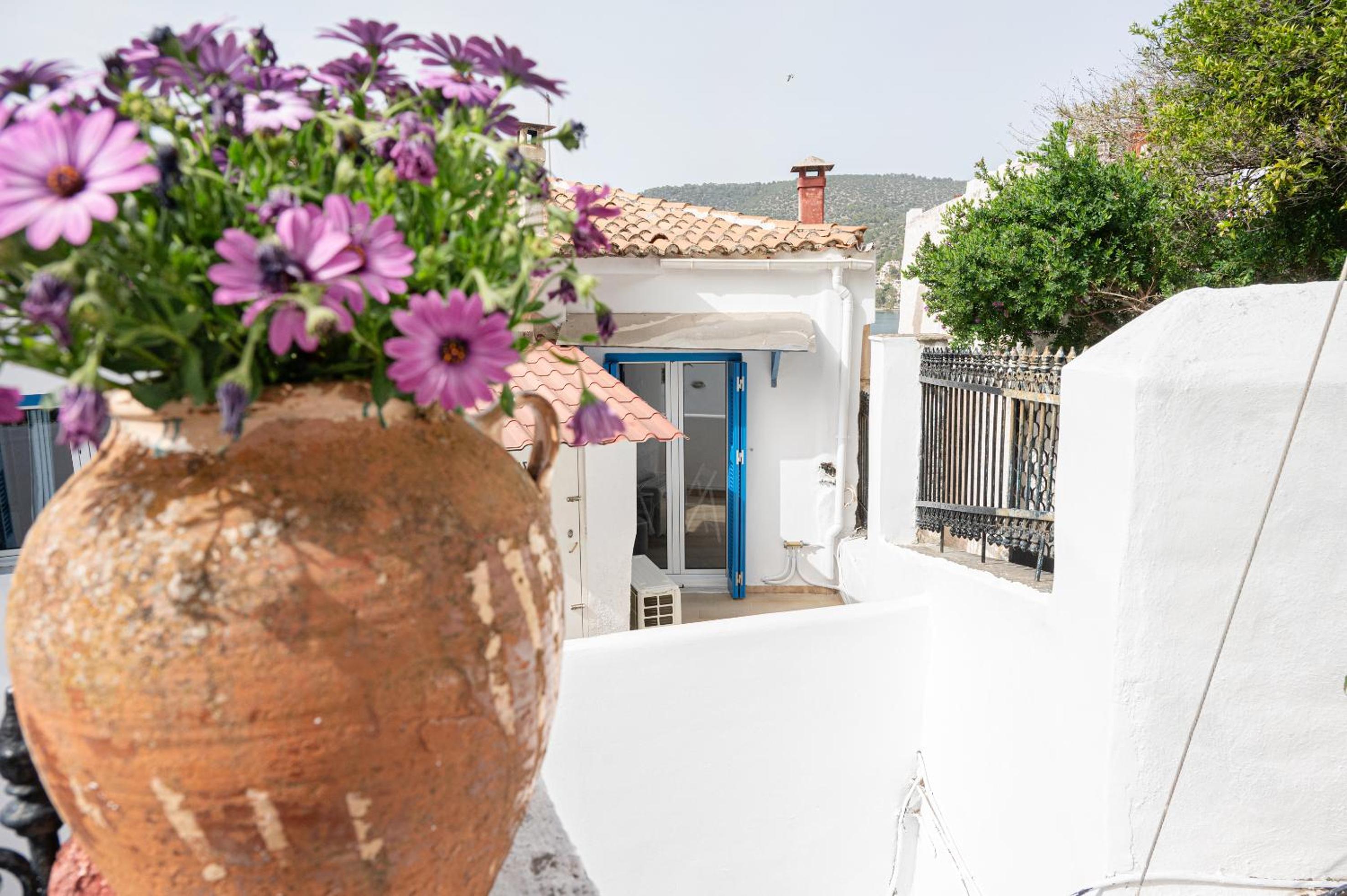 XENIOS APARTMENTS