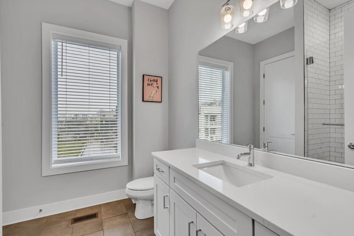 Photograph supplied for NEW Luxe 4BR 12 Beds - RoofDeck Views - Chefs Kitchen