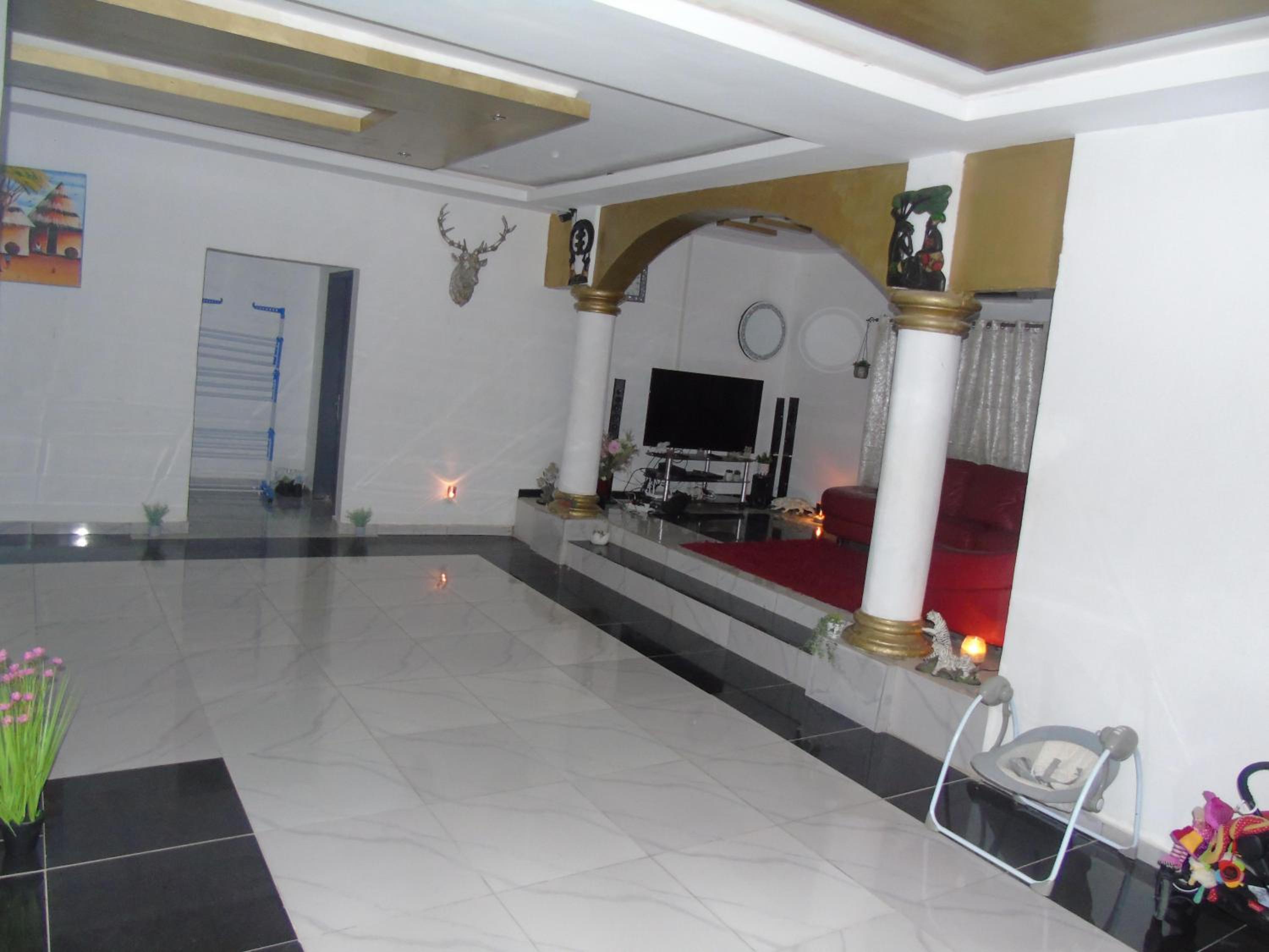Here is our lovely 1-Bed Apartment in Abidjan