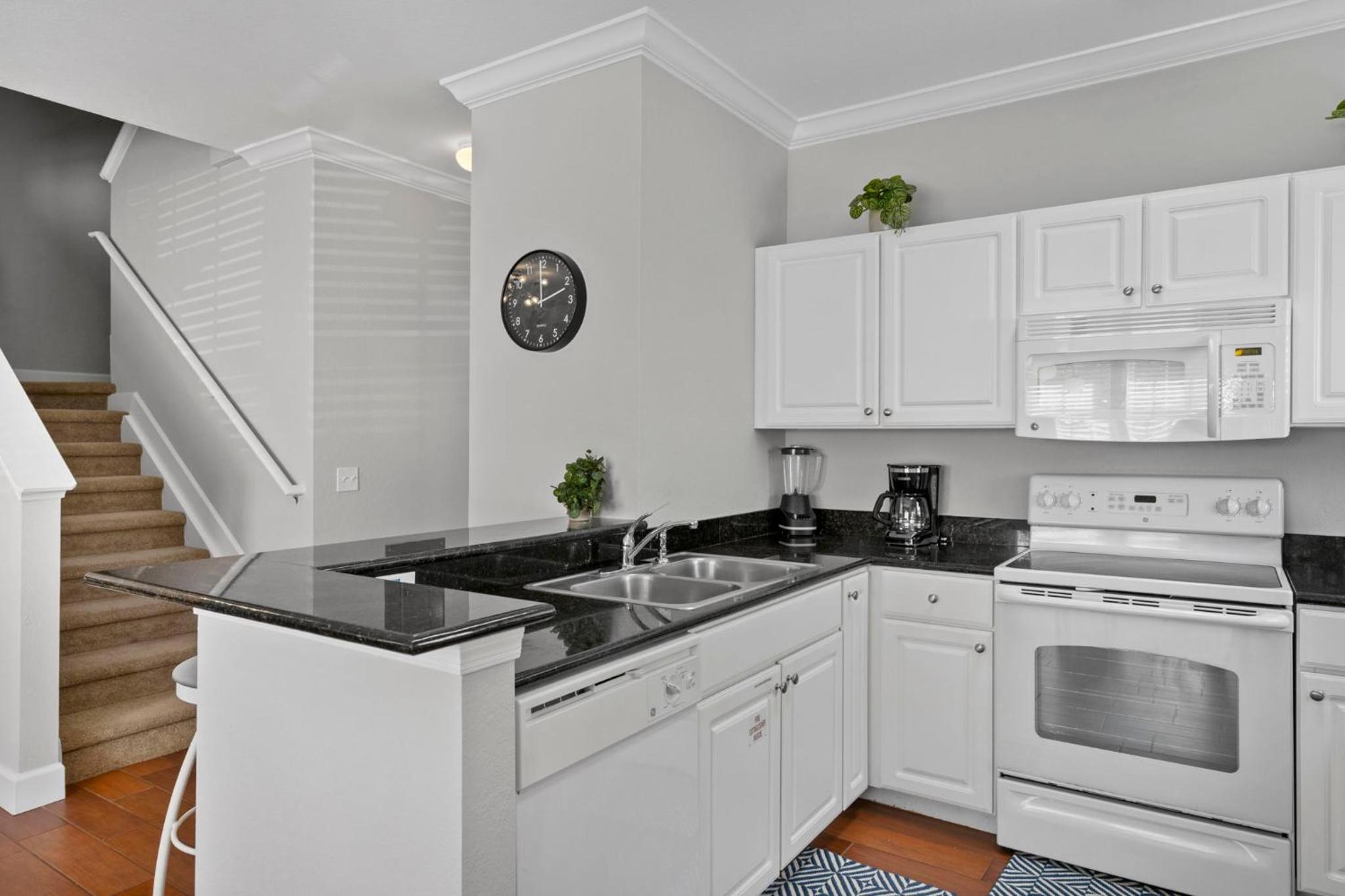 Amazing 4 Bedrooms Townhome 2402 view 3
