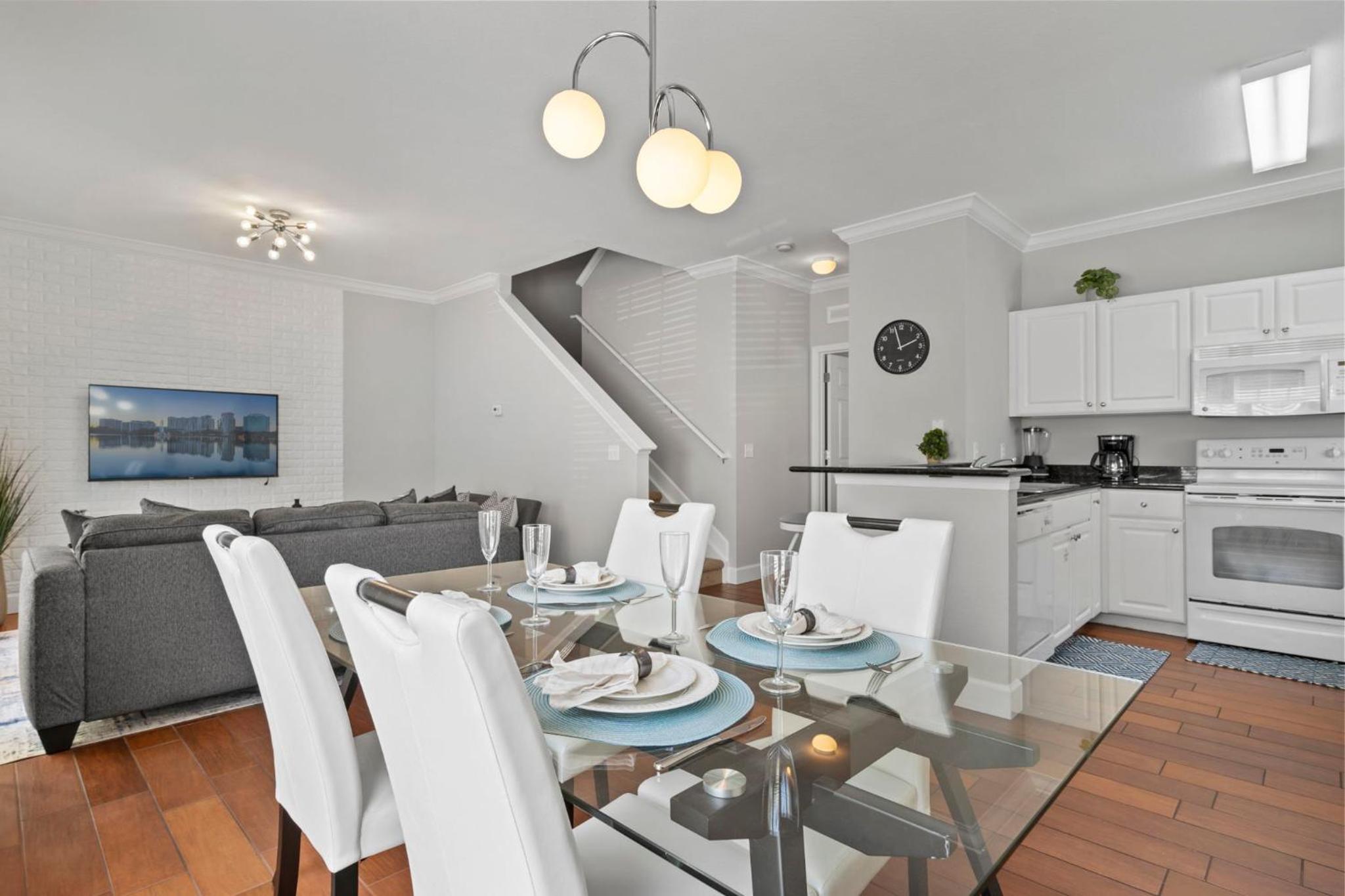Amazing 4 Bedrooms Townhome 2402 view 5