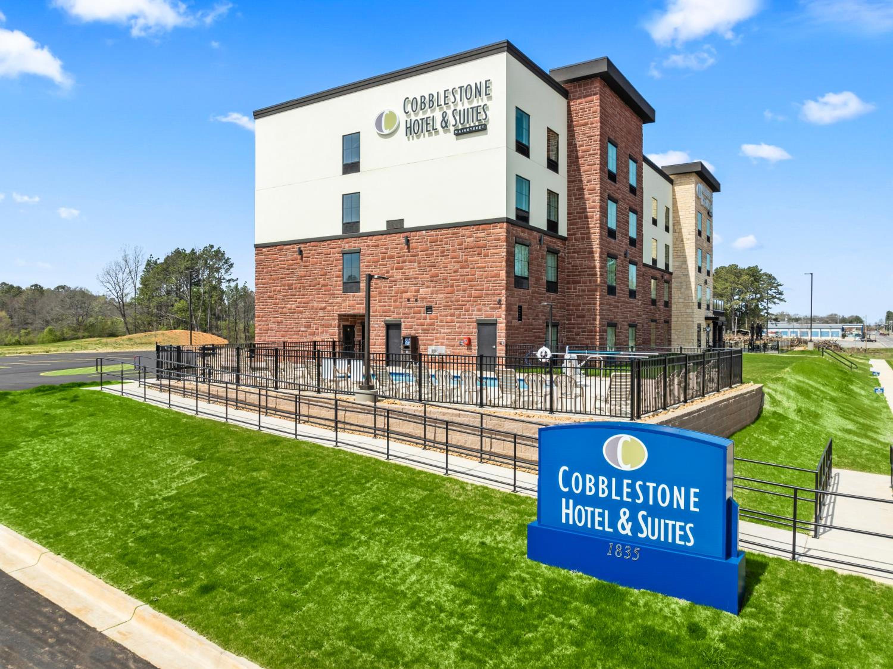 Cullman Vacations - Cobblestone Hotel  Suites - Cullman - Property Image 1