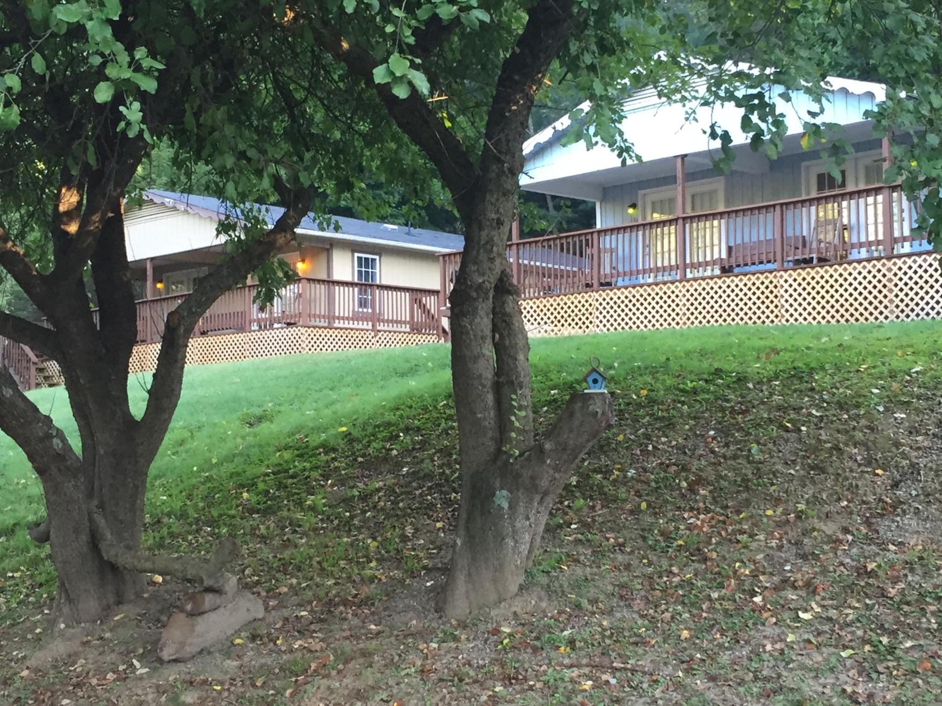 Highland Hills Motel & Cabins