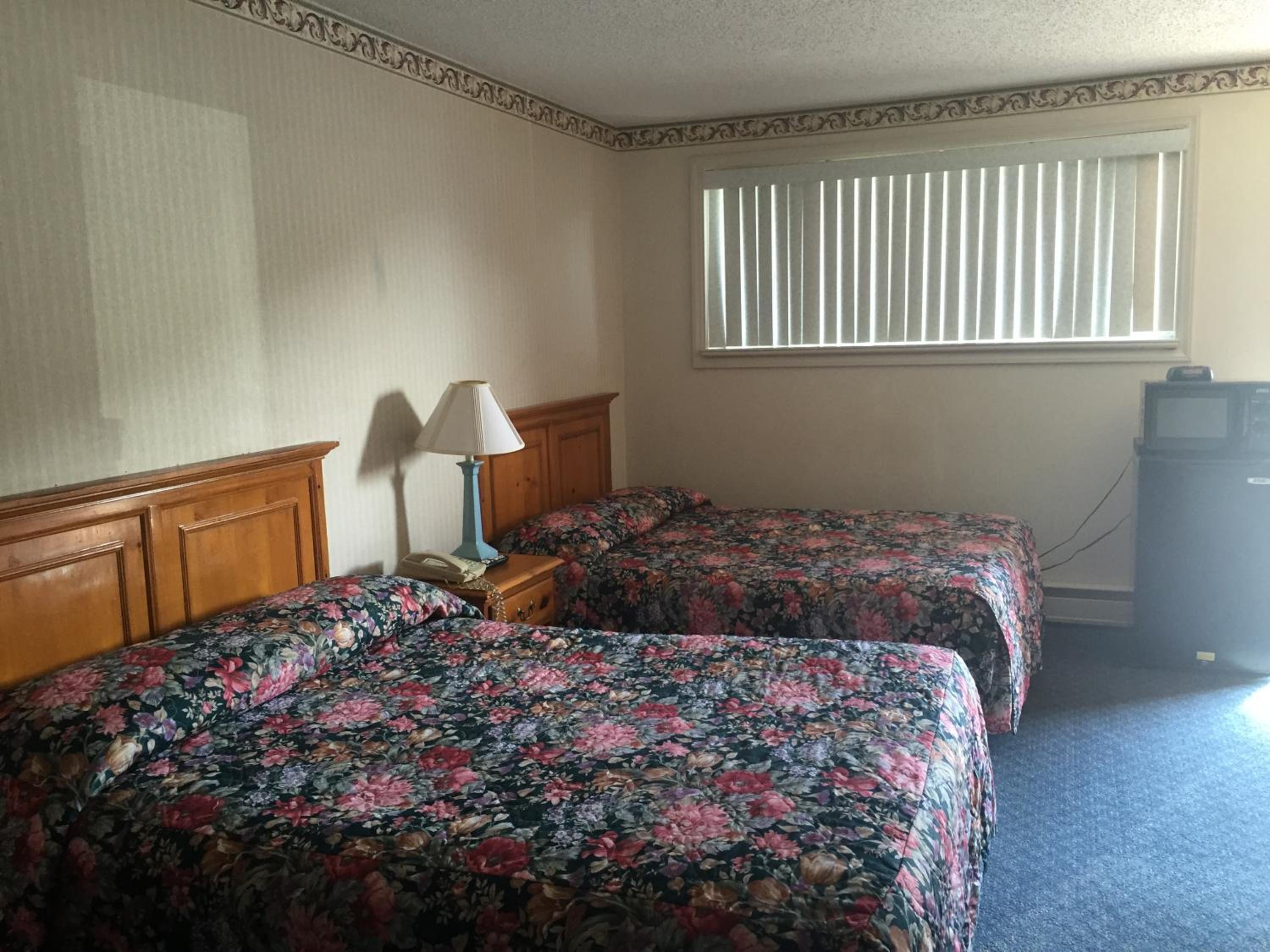 Highland Hills Motel & Cabins