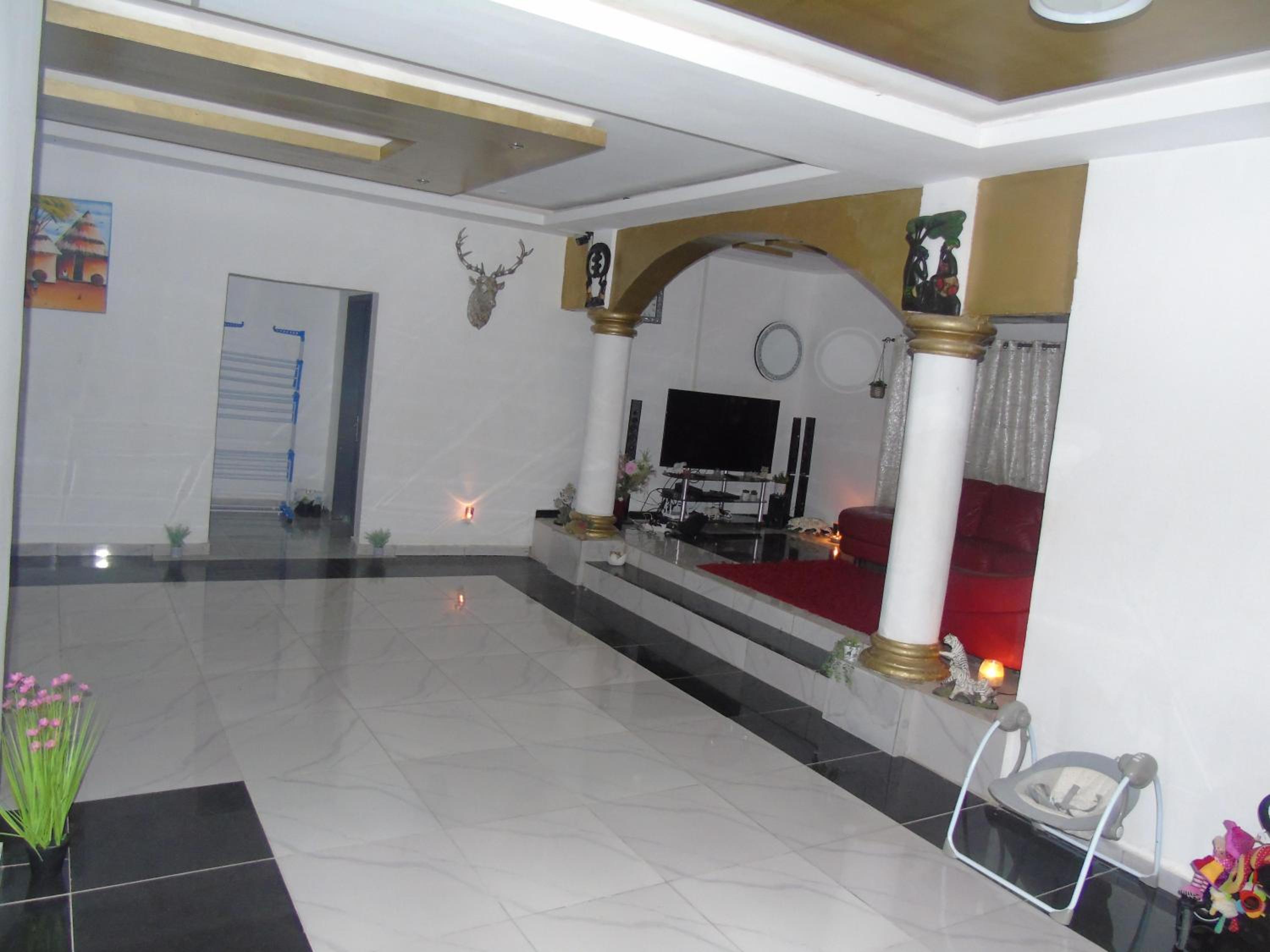 3-Bed Apartment Sleeps 6 - Garden Parking Pets