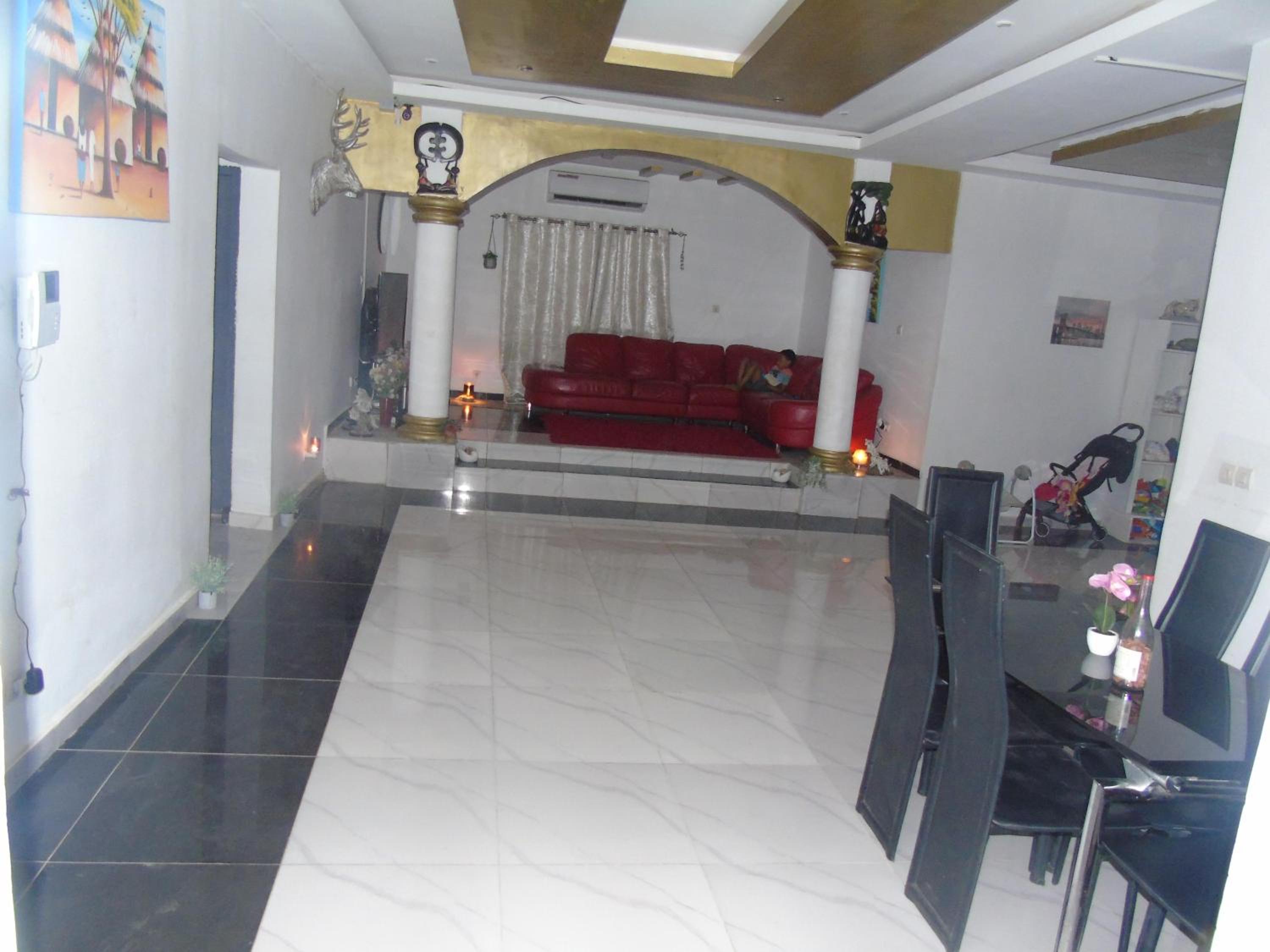 3-Bed Apartment Sleeps 6 - Garden Parking Pets