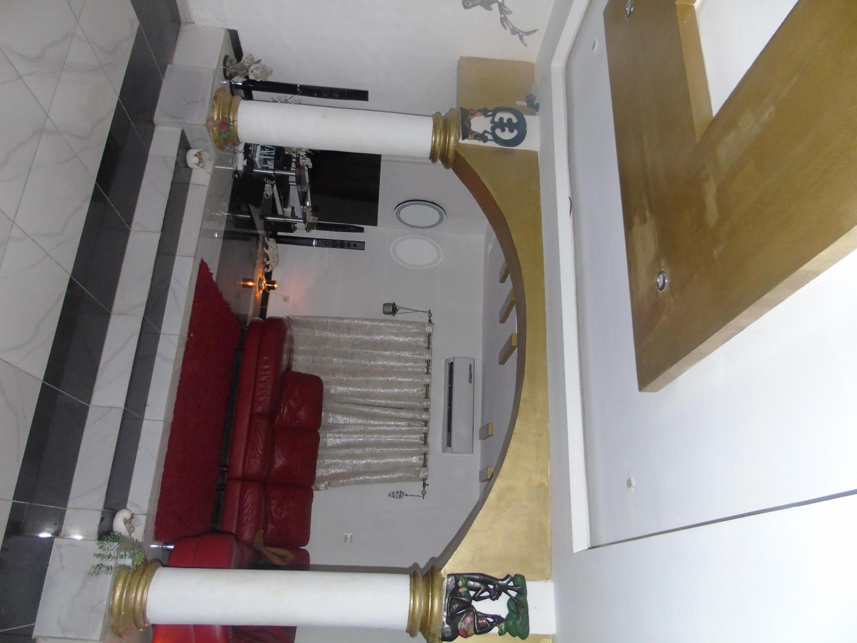 3-Bed Apartment Sleeps 6 - Garden Parking Pets