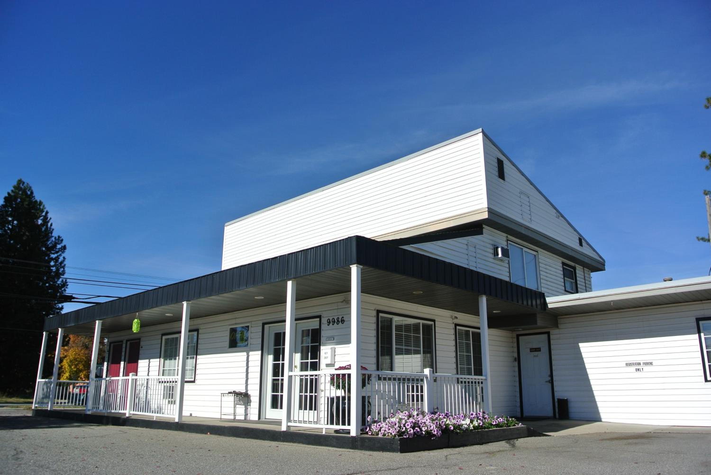 Hotel Silver Lakes Inn - Image 1