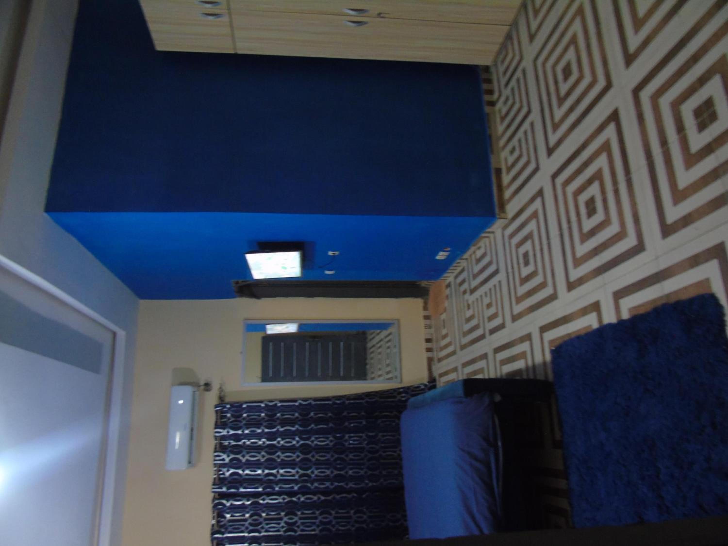 3-Bed Apartment Sleeps 6 - Garden Parking Pets
