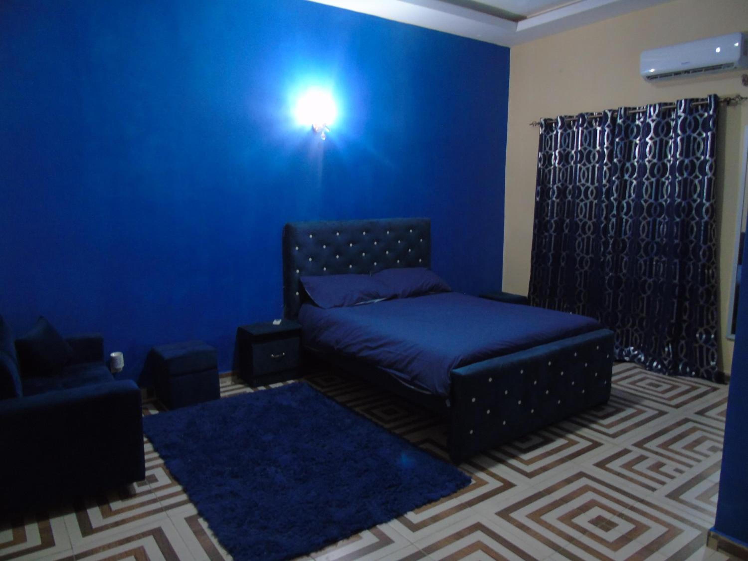 3-Bed Apartment Sleeps 6 - Garden Parking Pets