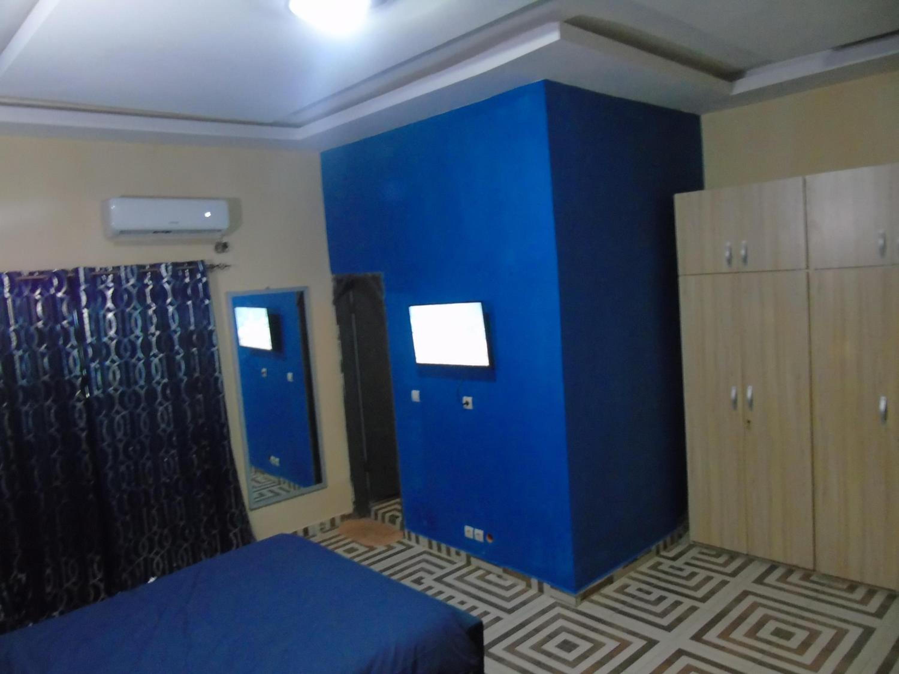 3-Bed Apartment Sleeps 6 - Garden Parking Pets