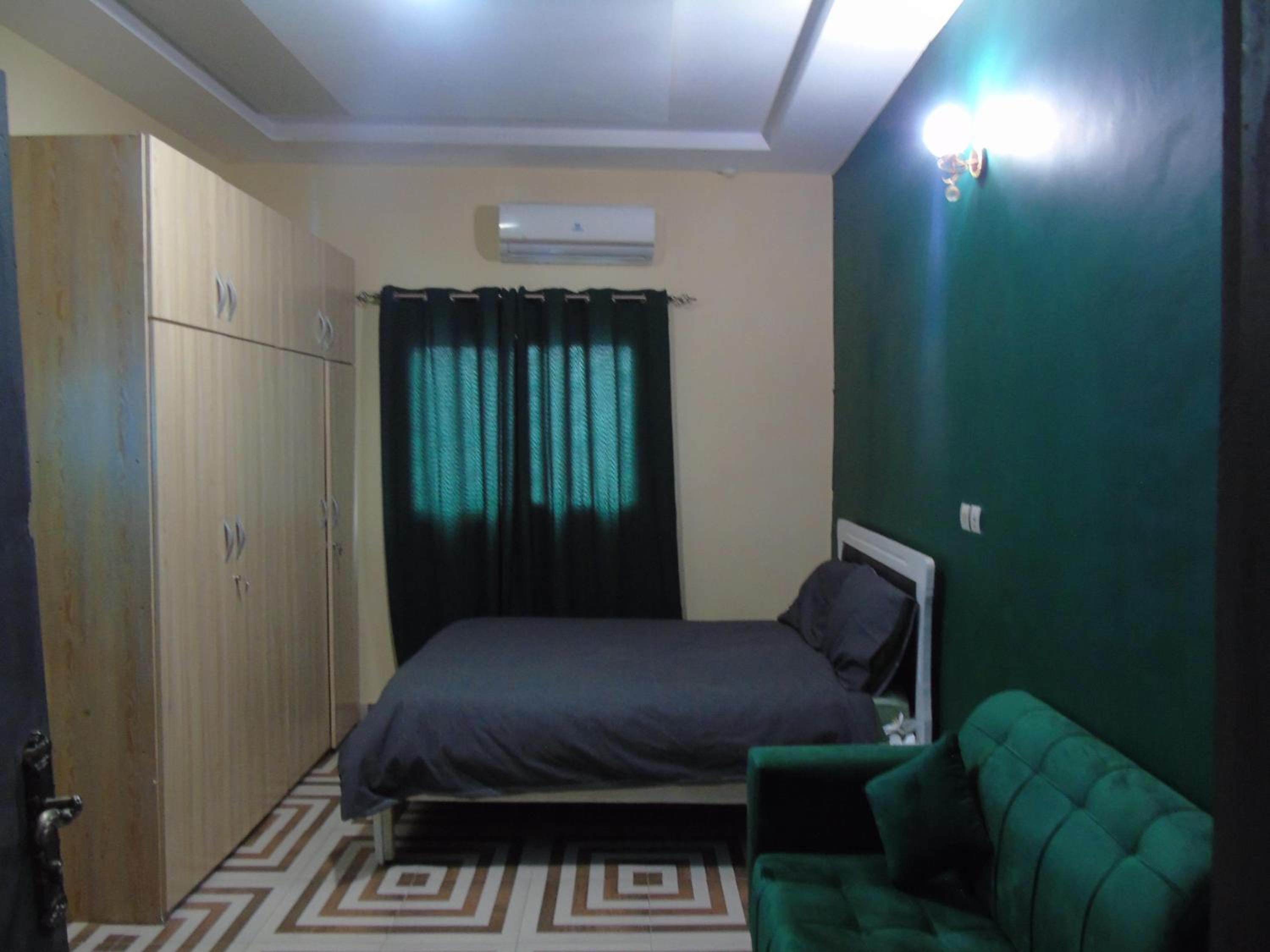 3-Bed Apartment Sleeps 6 - Garden Parking Pets