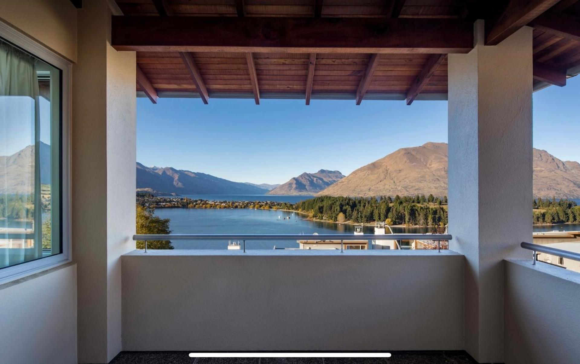 Baraka Lake Views