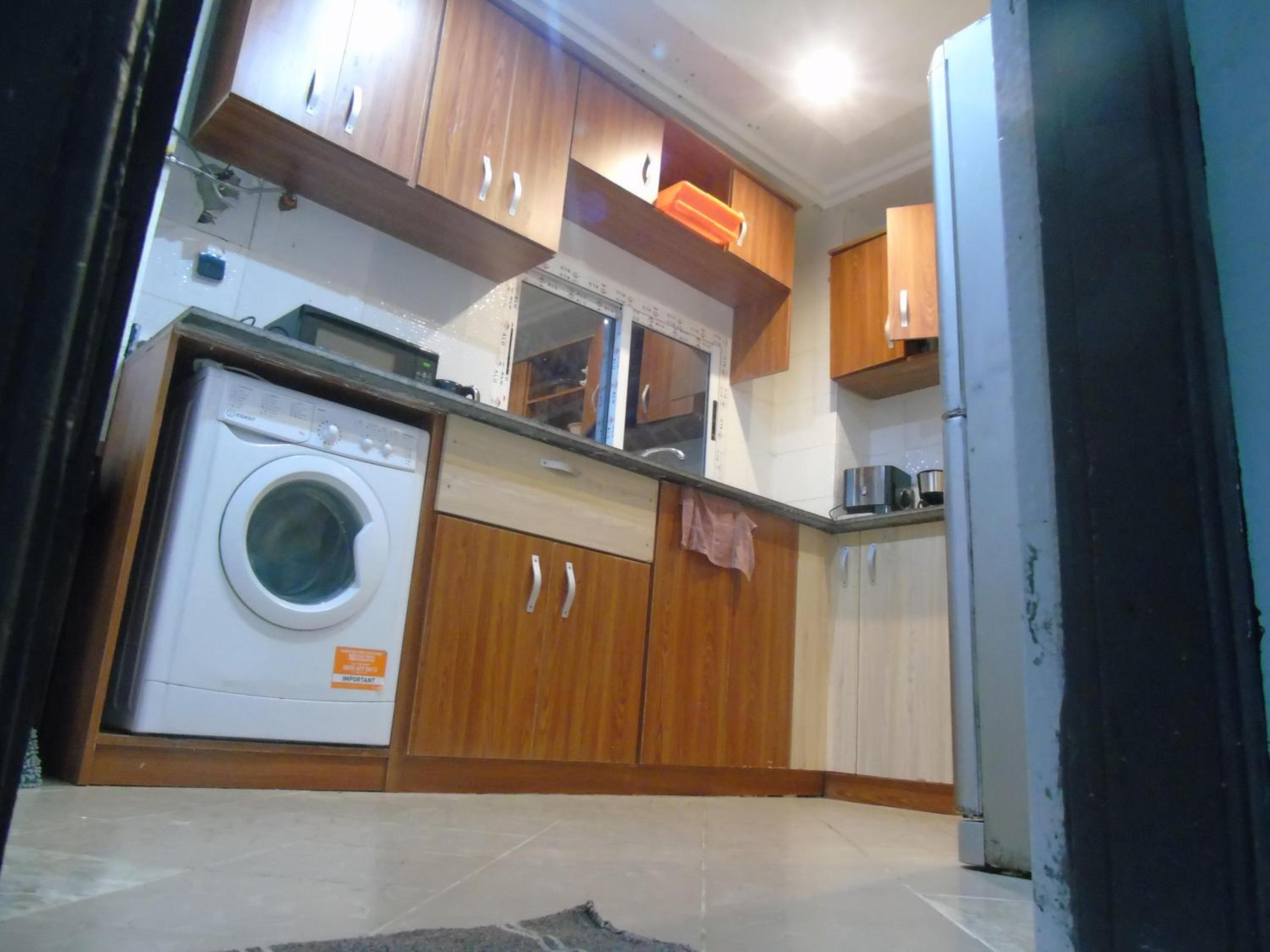 3-Bed Apartment Sleeps 6 - Garden Parking Pets