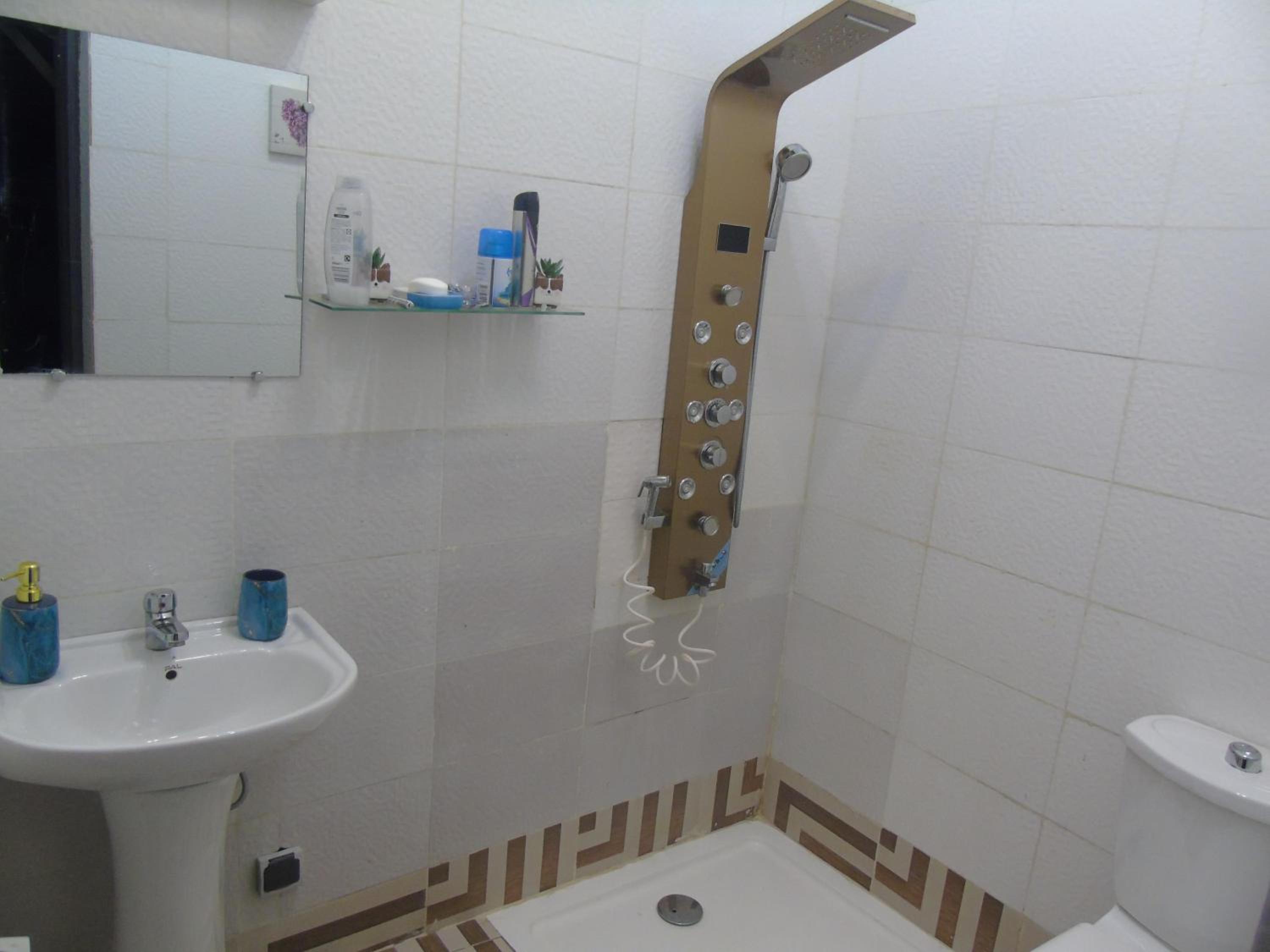 3-Bed Apartment Sleeps 6 - Garden Parking Pets