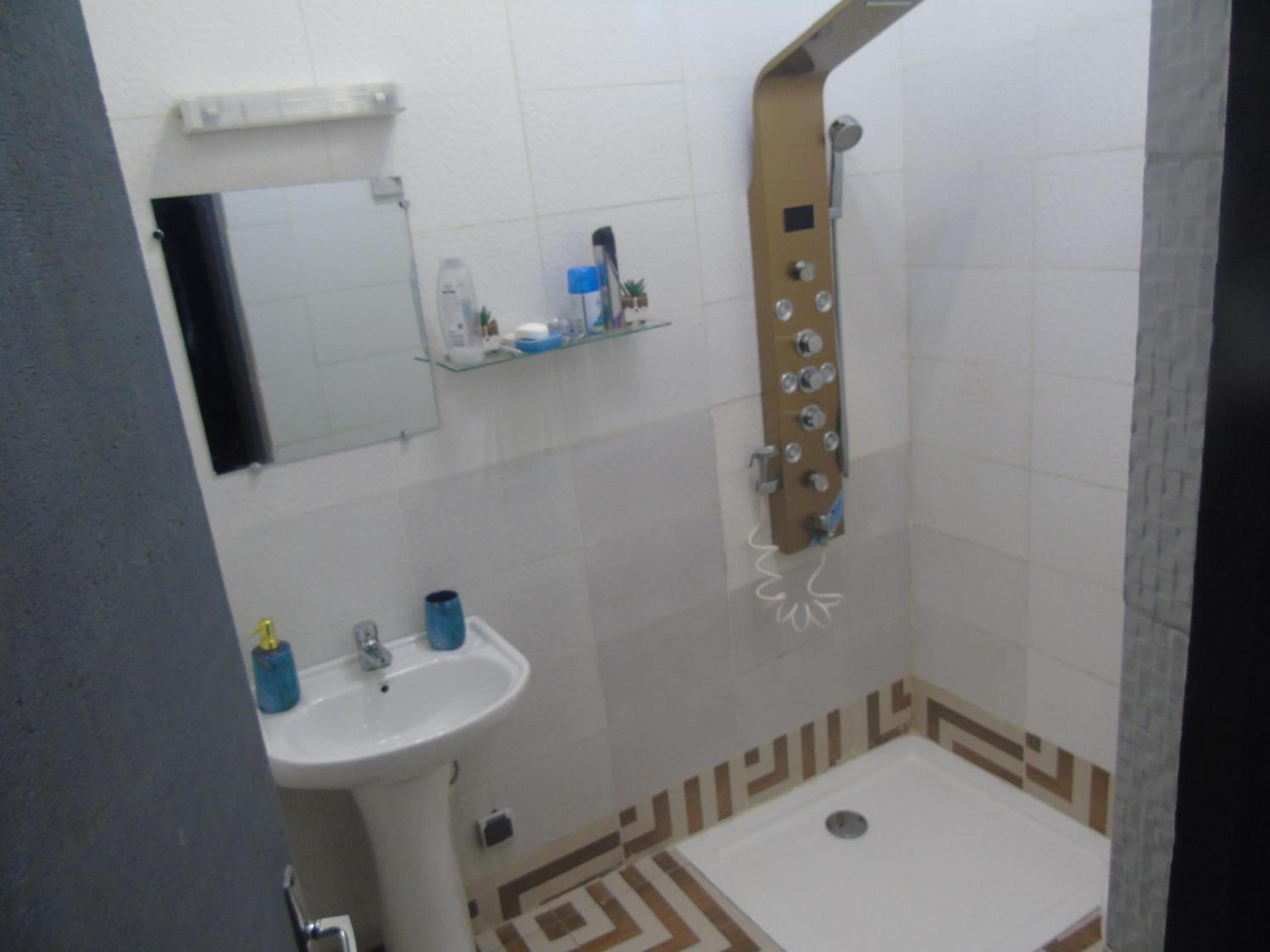 3-Bed Apartment Sleeps 6 - Garden Parking Pets