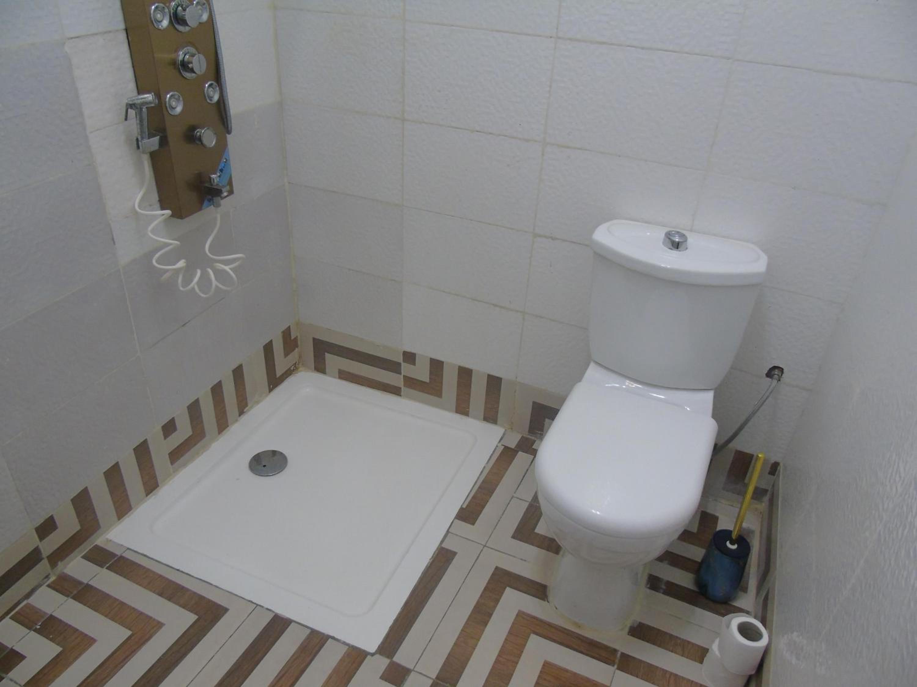 3-Bed Apartment Sleeps 6 - Garden Parking Pets