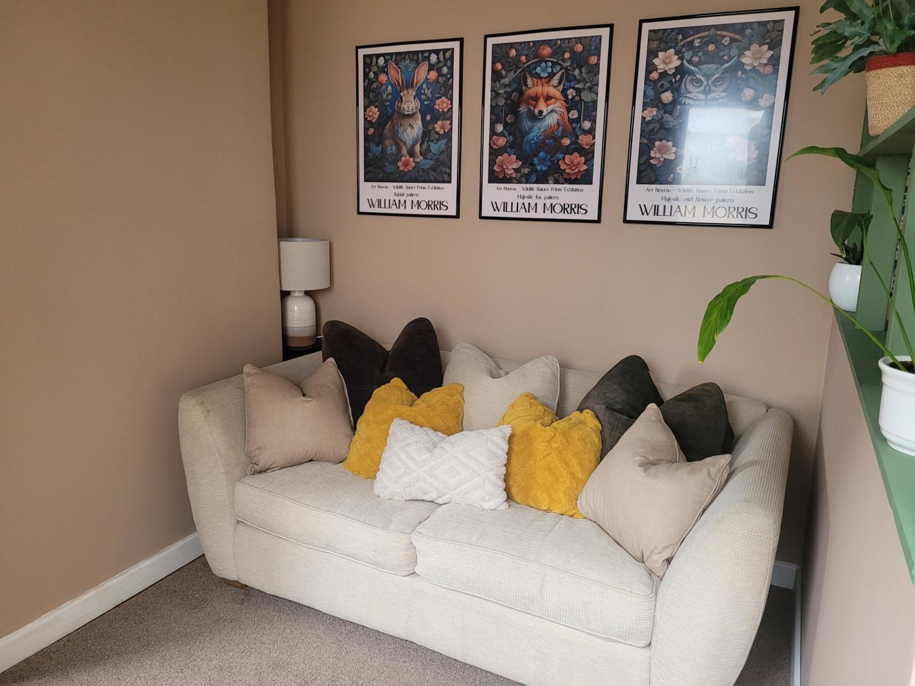 Hidden Retreat - Studio 4 minutes to the beach! Pet friendly!