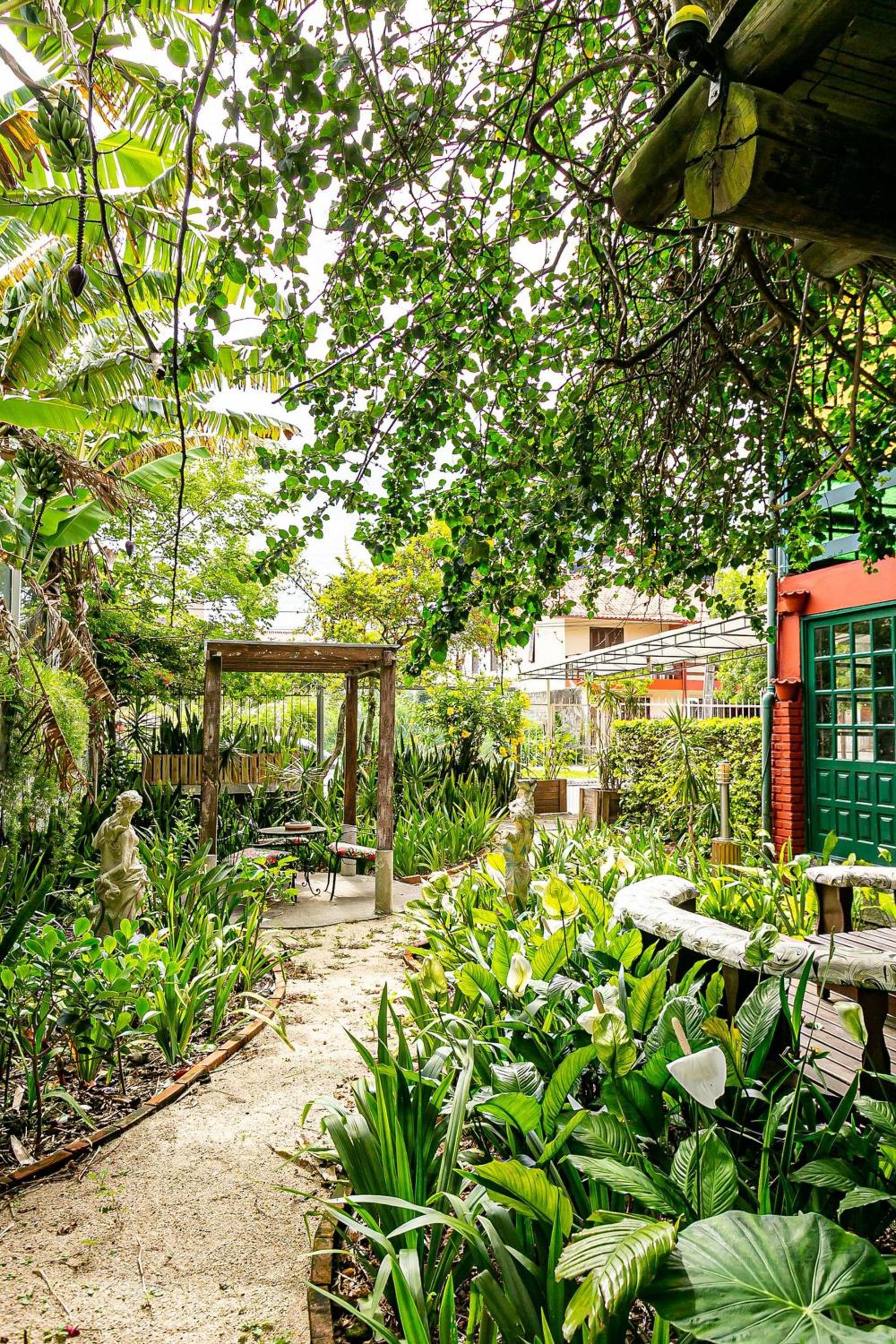 Estúdios 350m da praia e centro de Canasvieiras - Auto check-in - Jardins e e gazebos para relaxar - RESIDENCIAL AVÓ ISAURA