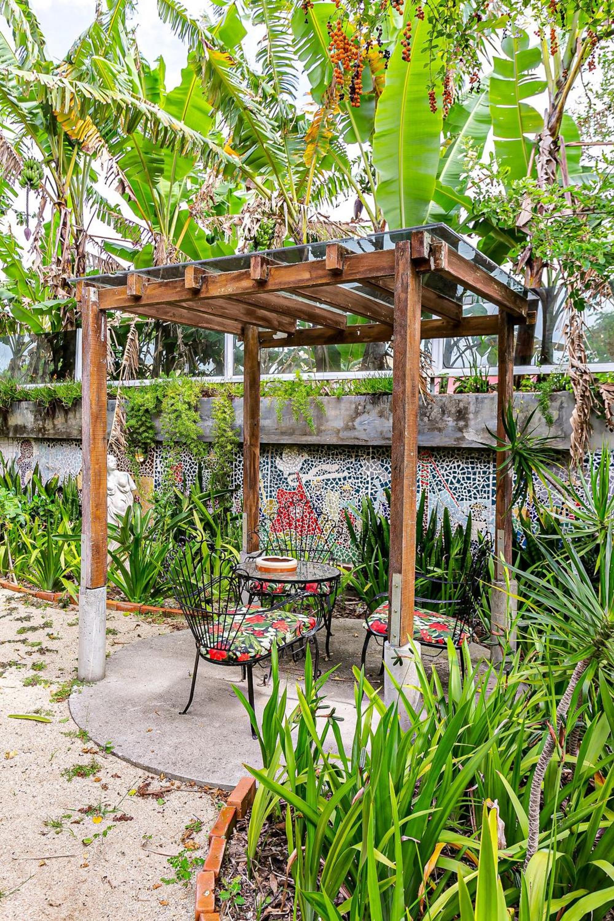 Estúdios 350m da praia e centro de Canasvieiras - Auto check-in - Jardins e e gazebos para relaxar - RESIDENCIAL AVÓ ISAURA