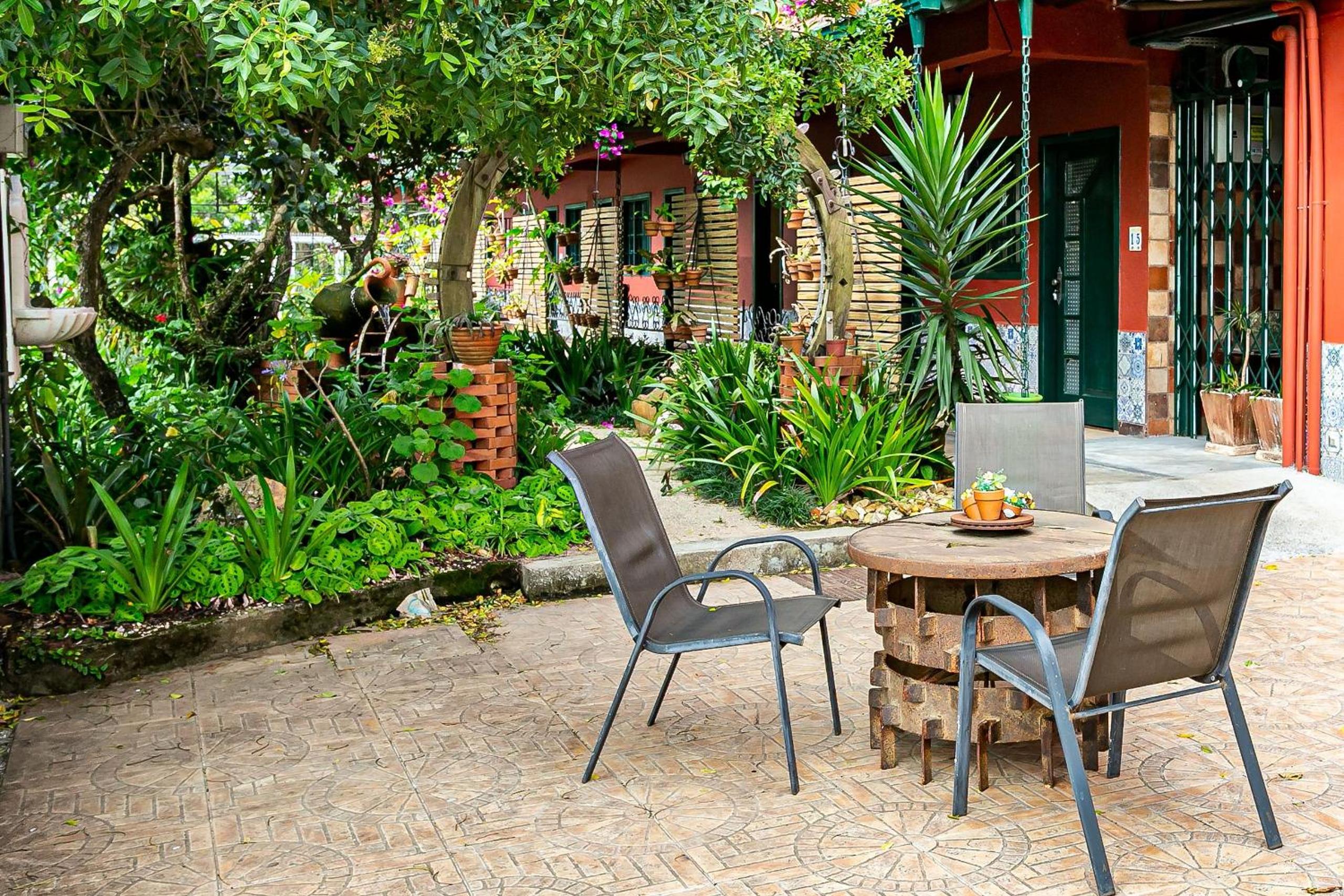 Estúdios 350m da praia e centro de Canasvieiras - Auto check-in - Jardins e e gazebos para relaxar - RESIDENCIAL AVÓ ISAURA