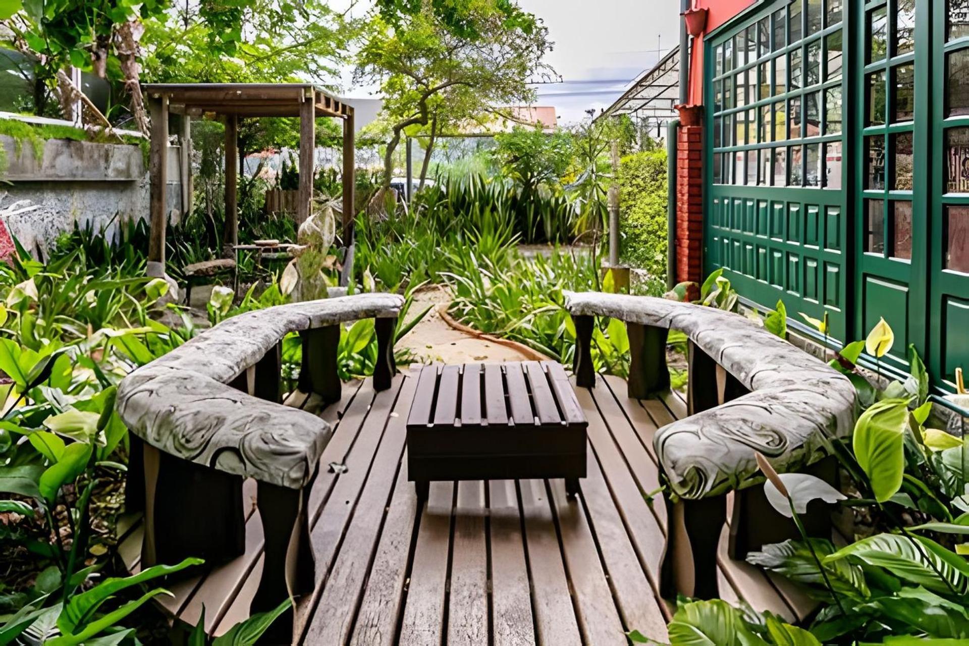 Estúdios 350m da praia e centro de Canasvieiras - Auto check-in - Jardins e e gazebos para relaxar - RESIDENCIAL AVÓ ISAURA