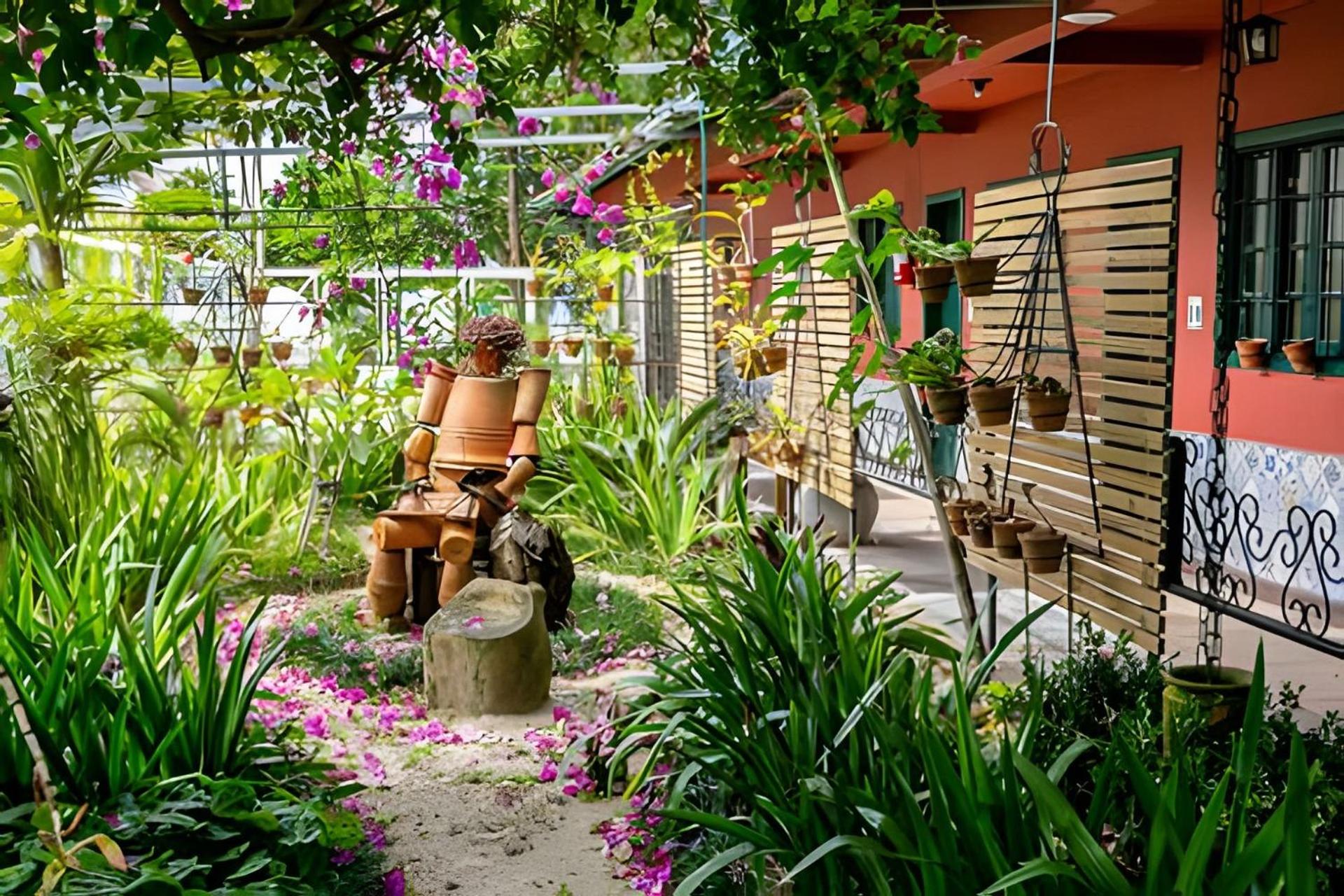 Estúdios 350m da praia e centro de Canasvieiras - Auto check-in - Jardins e e gazebos para relaxar - RESIDENCIAL AVÓ ISAURA