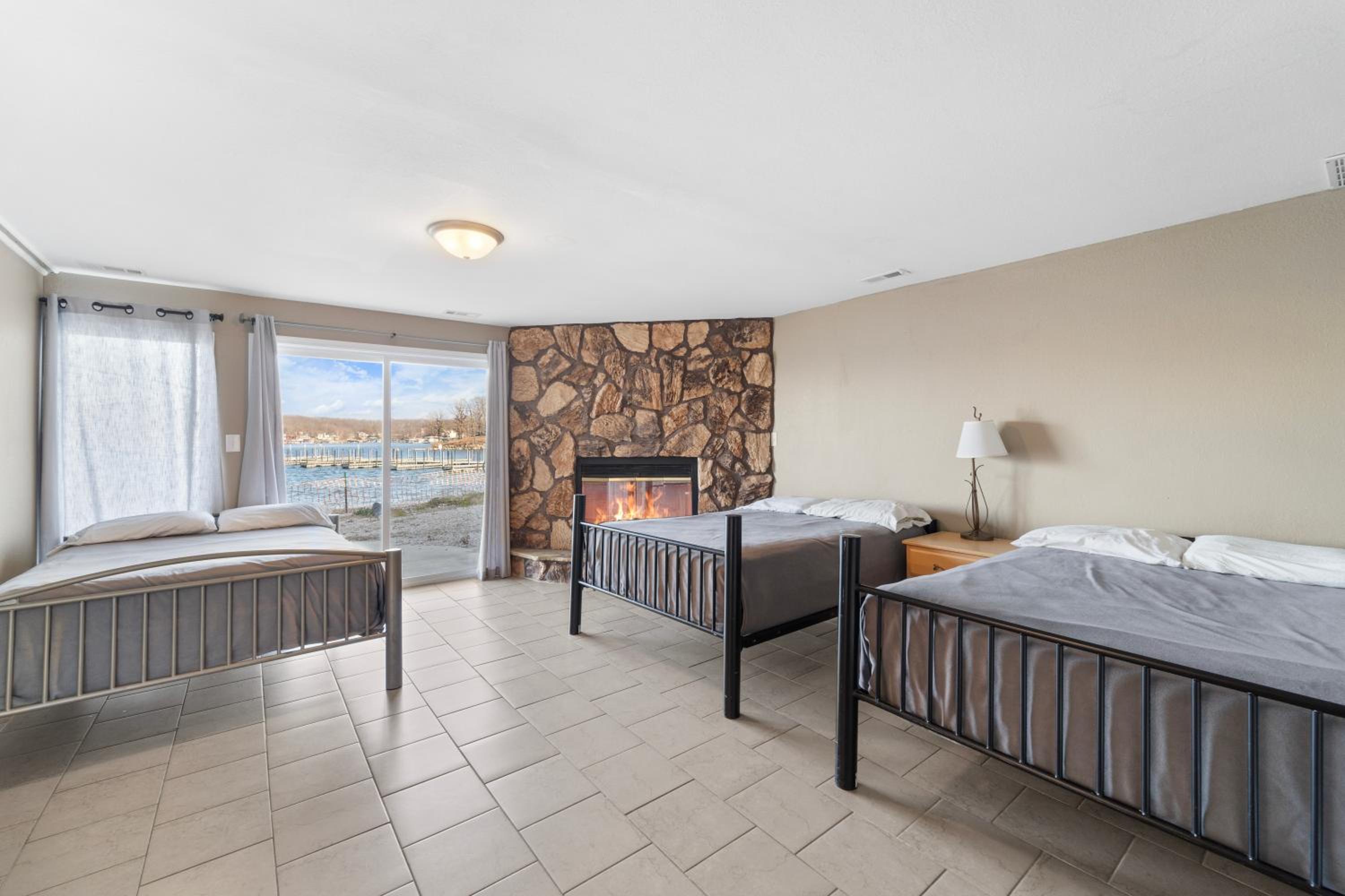 Lazy Gator House- Sleep 20- Bachelor Parties Welcome view 4