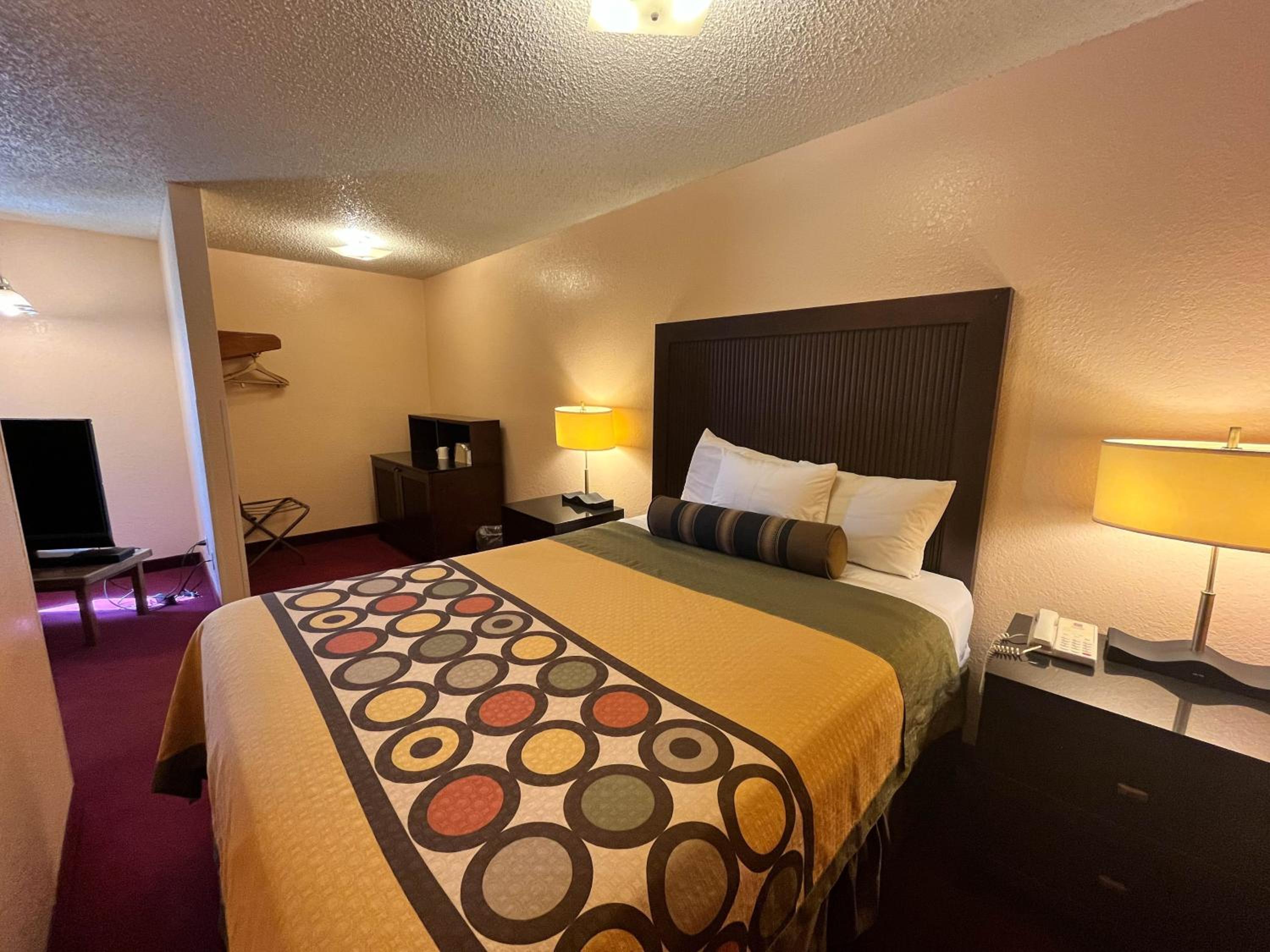 Deming Vacations - Motel 6 Deming, NM - Property Image 4