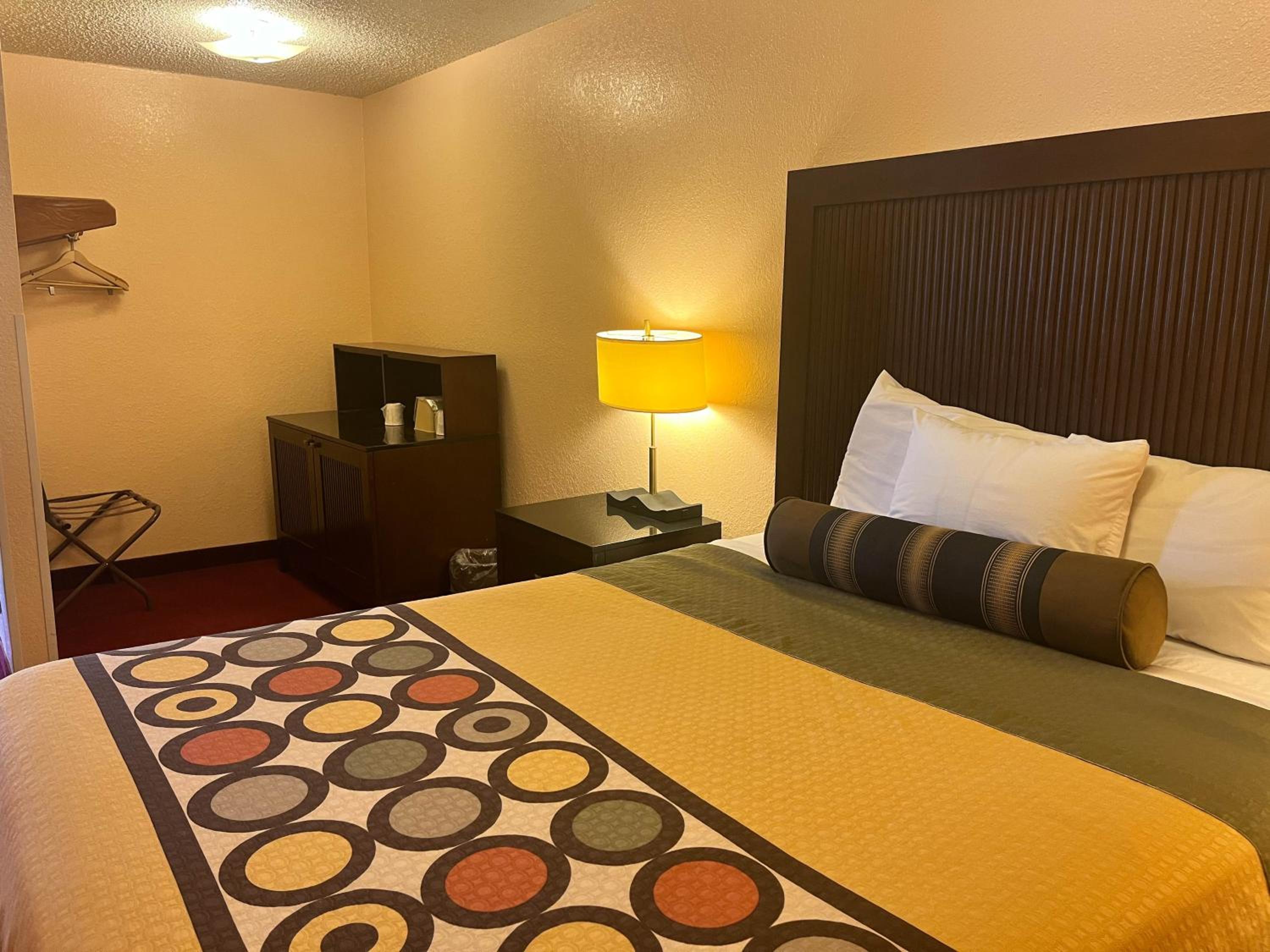 Deming Vacations - Motel 6 Deming, NM - Property Image 10