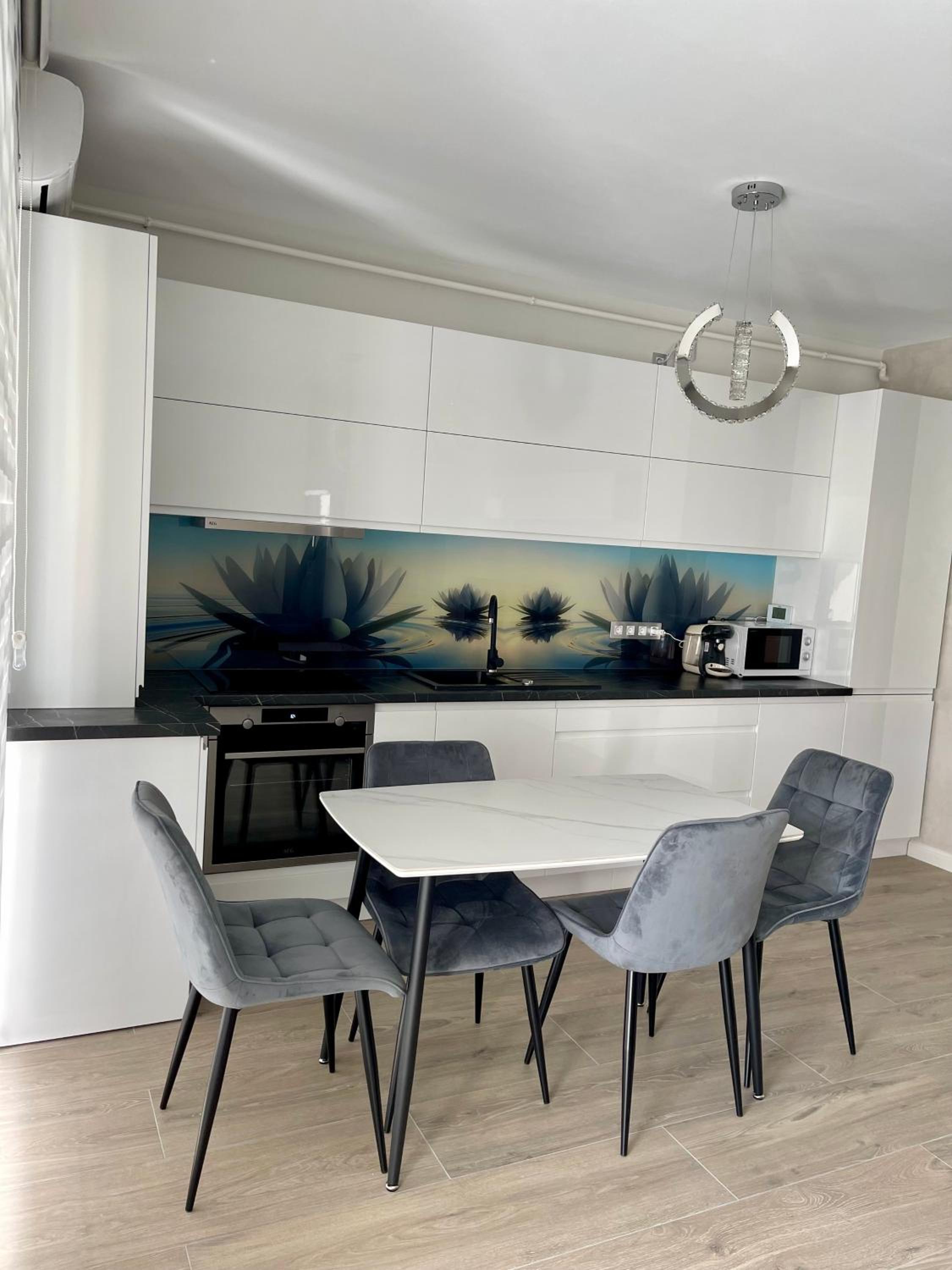 Modern and Luxury Apartment-12